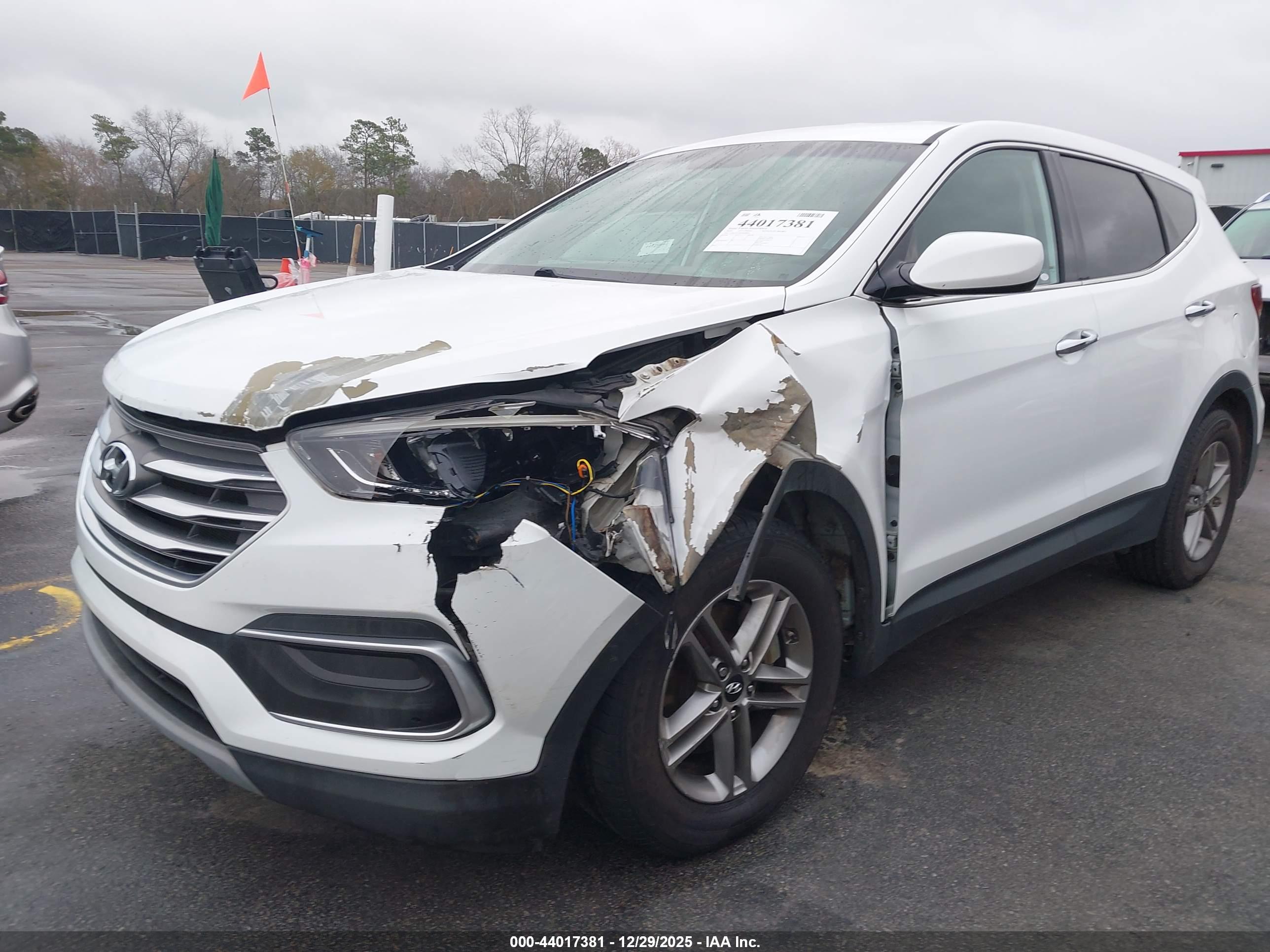 HYUNDAI SANTA image 6