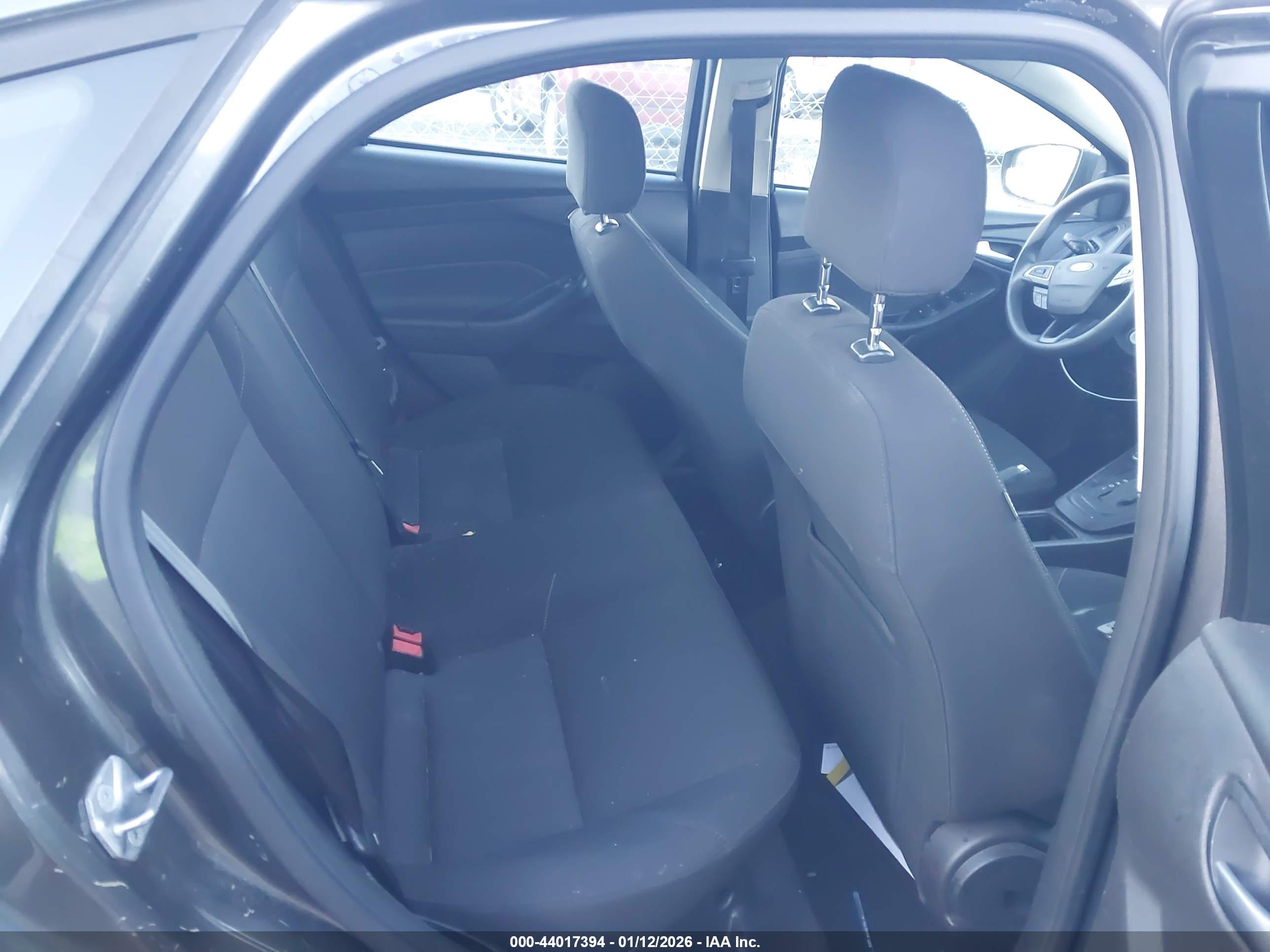 FORD FOCUS image 8