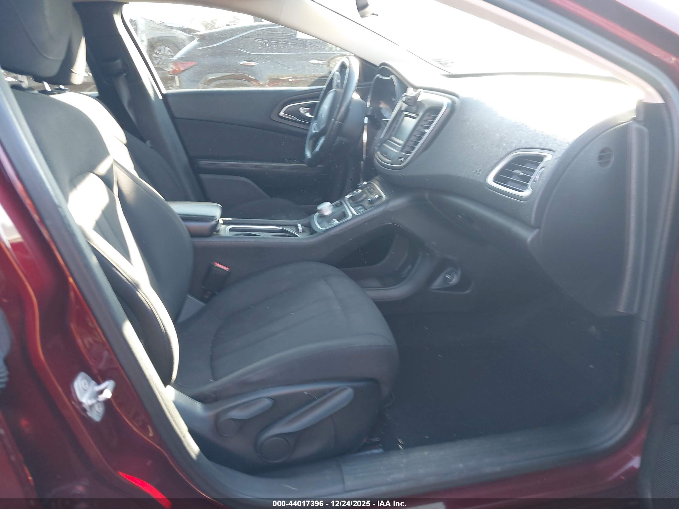 CHRYSLER 200 image 5