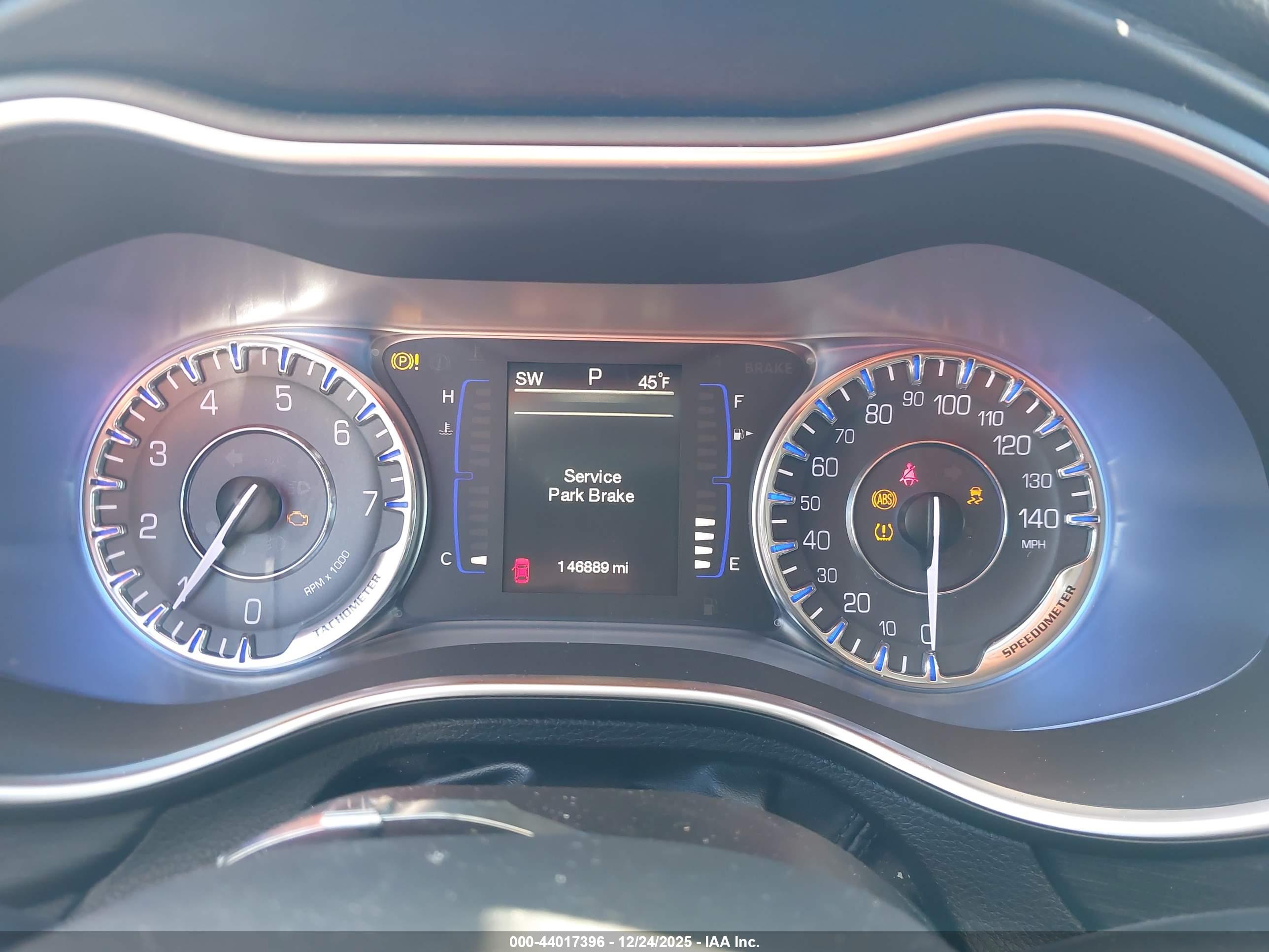 CHRYSLER 200 image 7