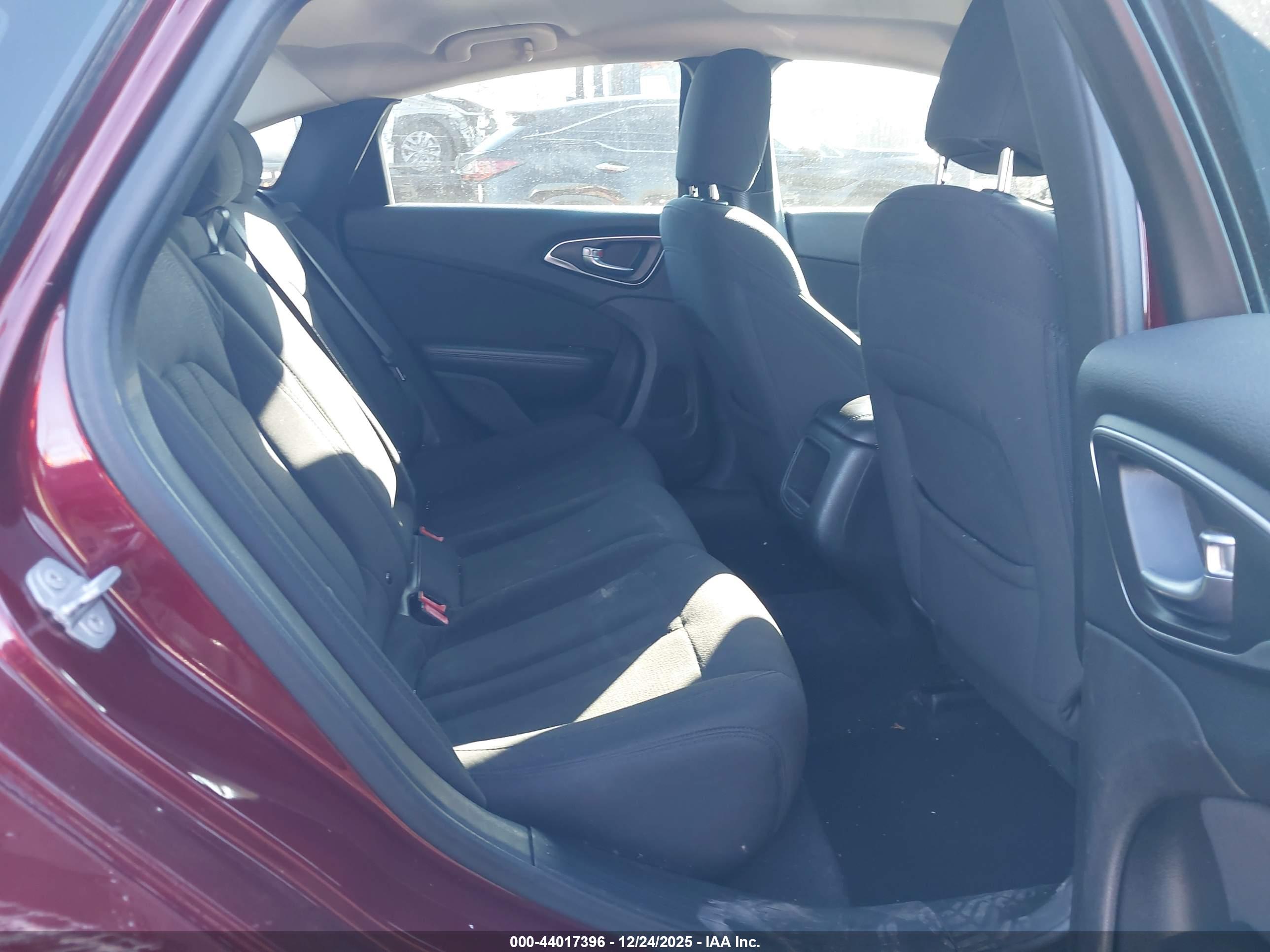 CHRYSLER 200 image 8