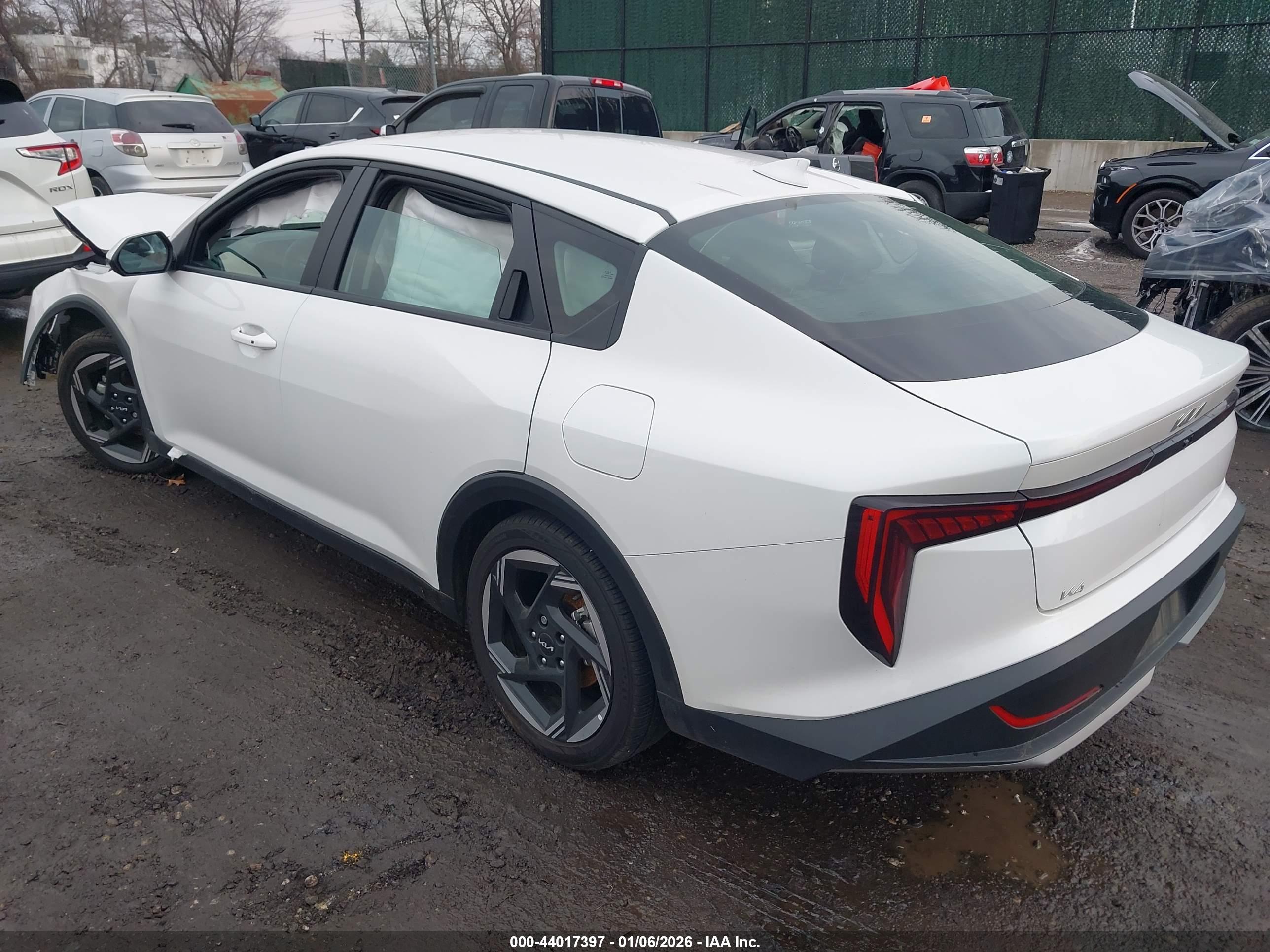 KIA K4 image 3