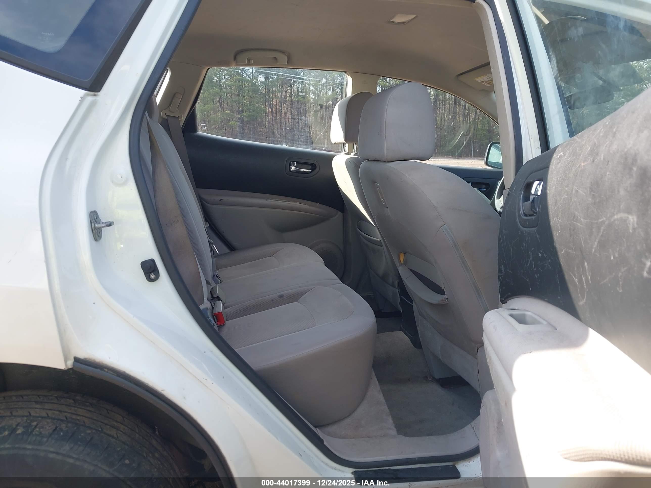 NISSAN ROGUE image 8