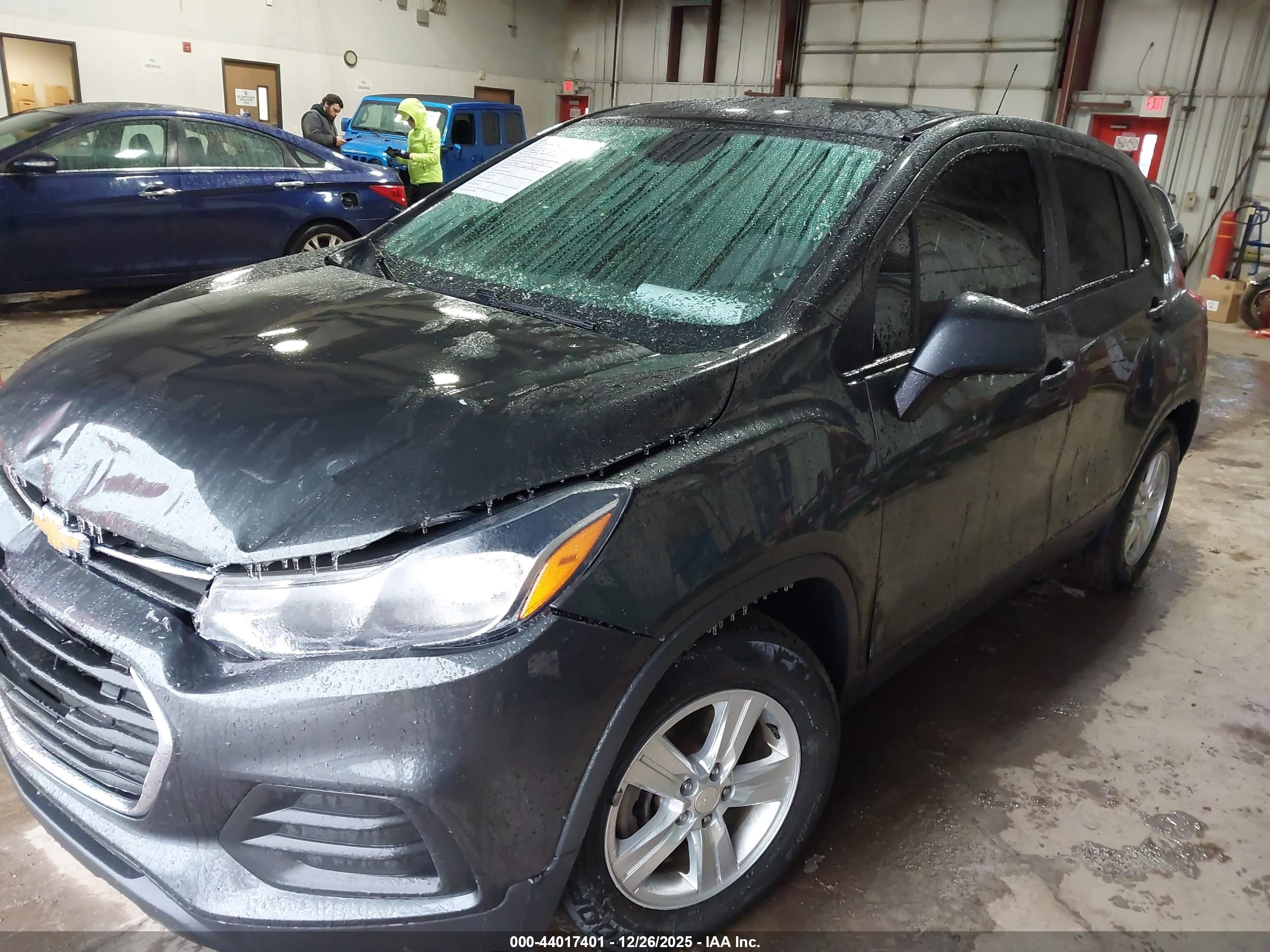 CHEVROLET TRAX image 2