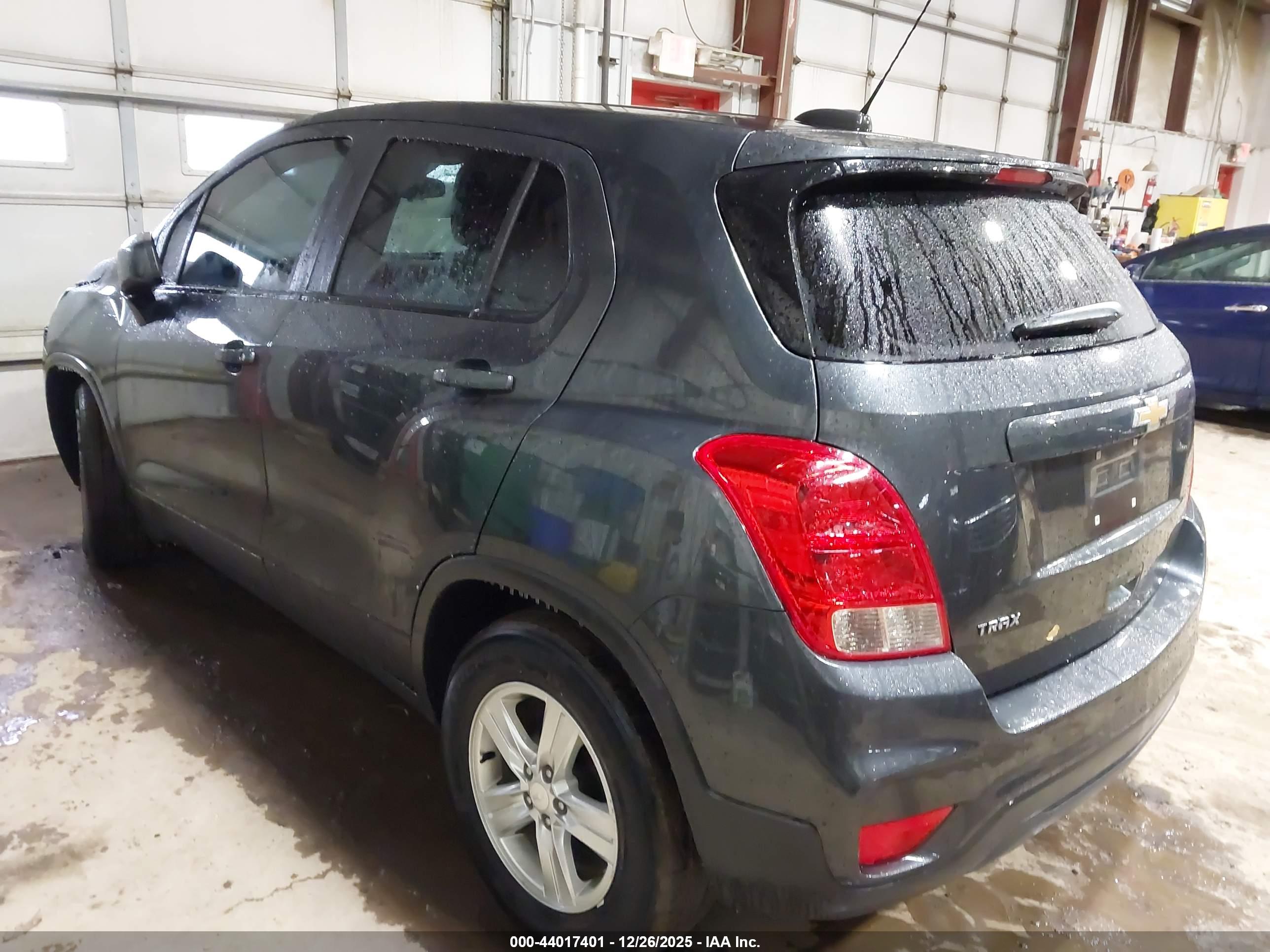 CHEVROLET TRAX image 3