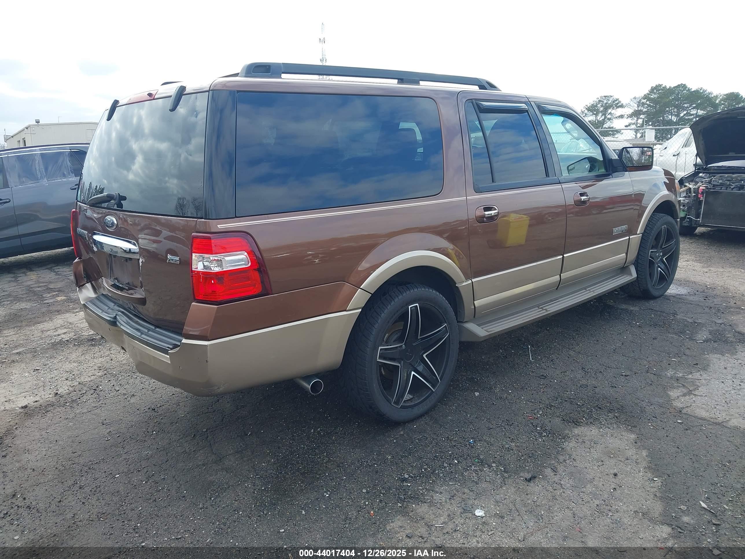 FORD EXPEDITION image 4