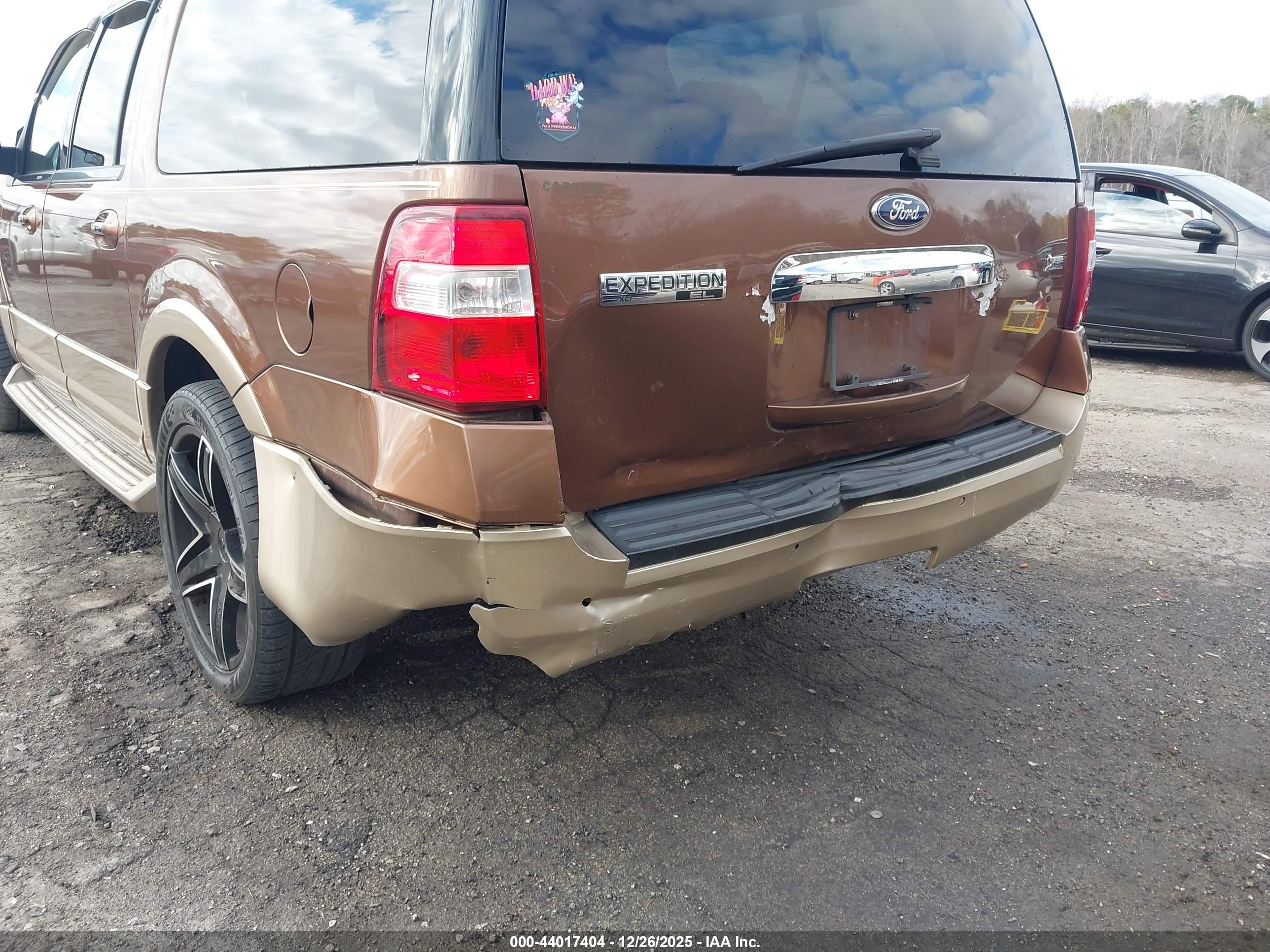 FORD EXPEDITION image 6