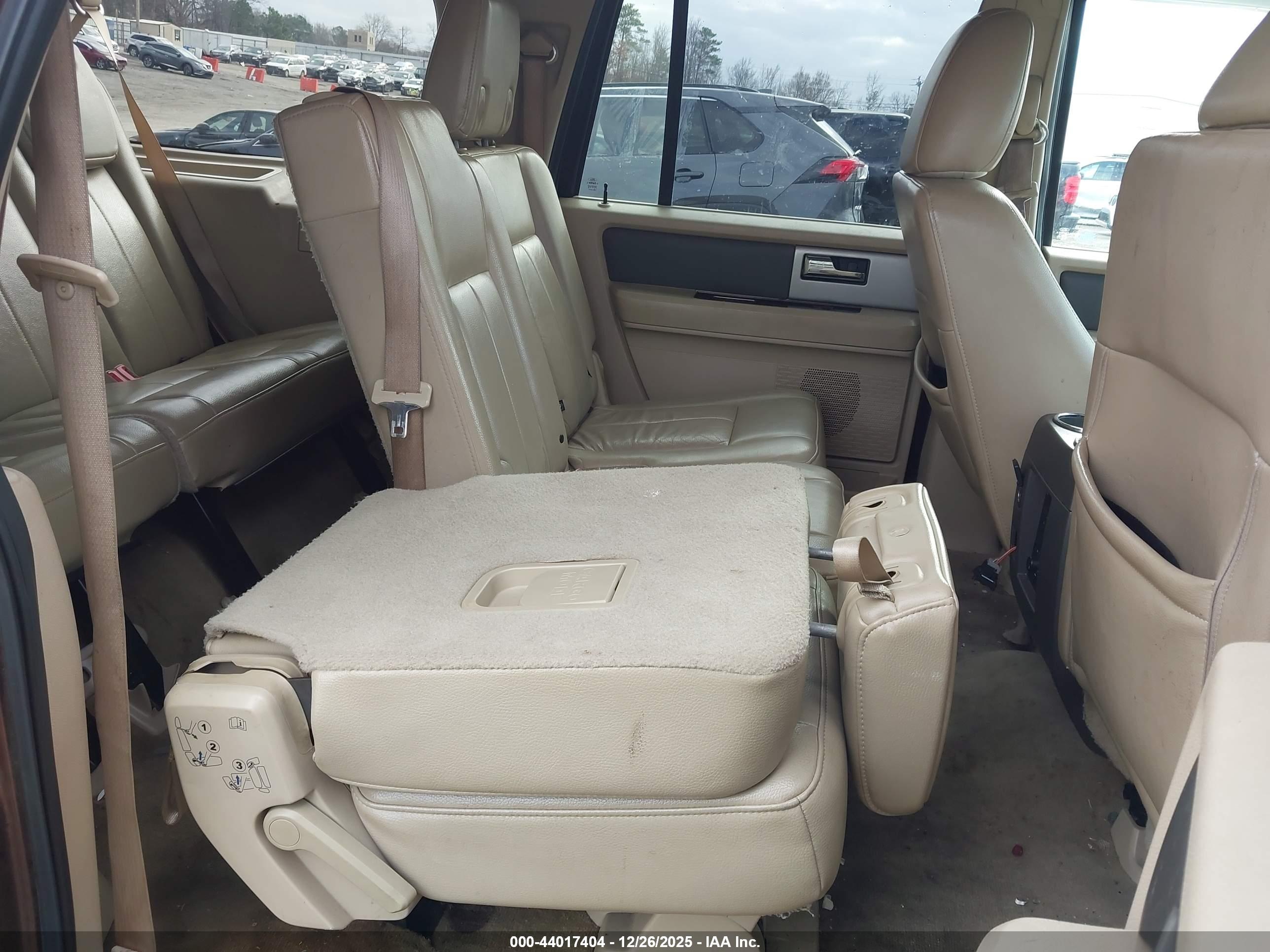 FORD EXPEDITION image 8