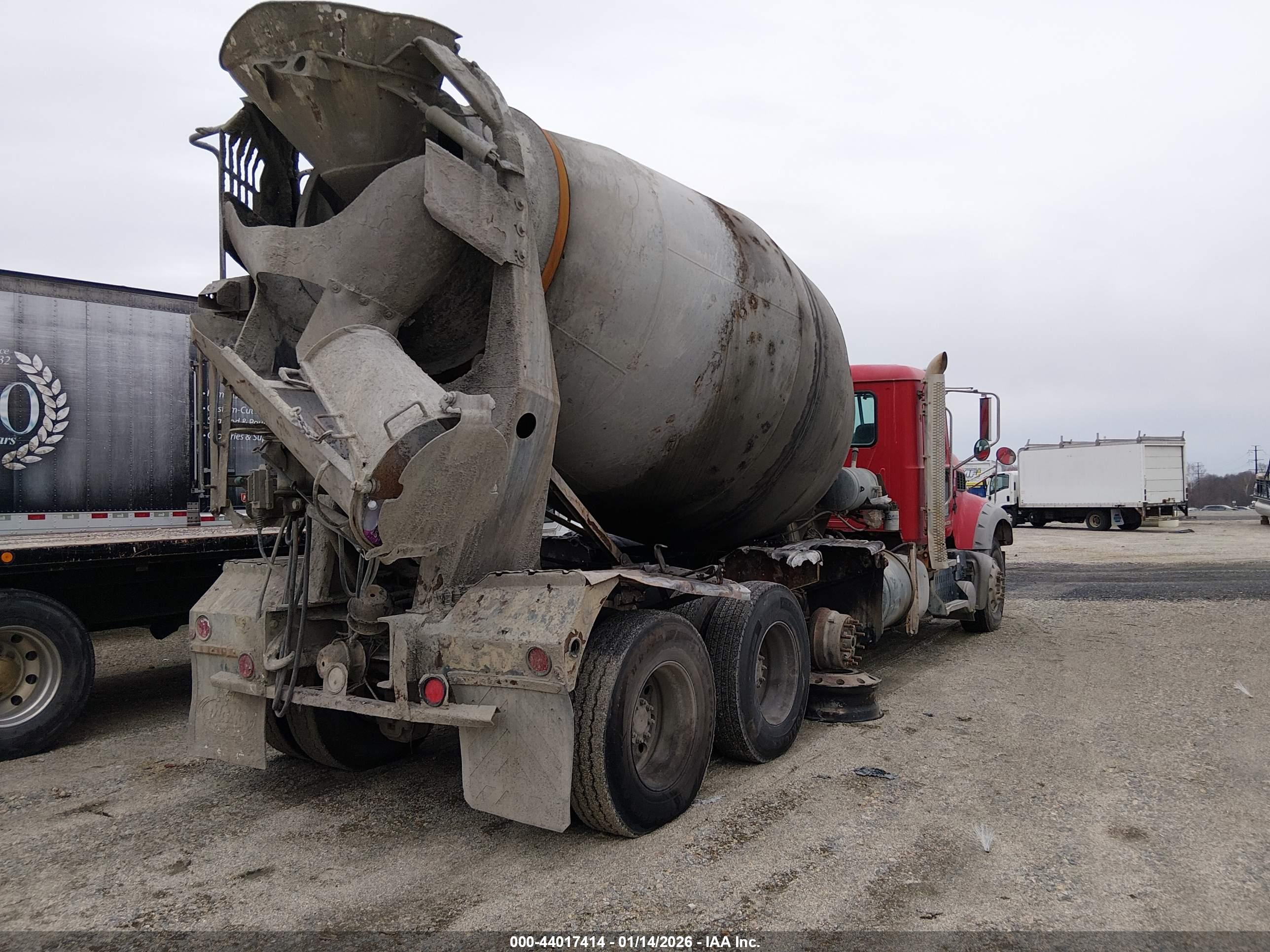 MACK GRANITE image 4