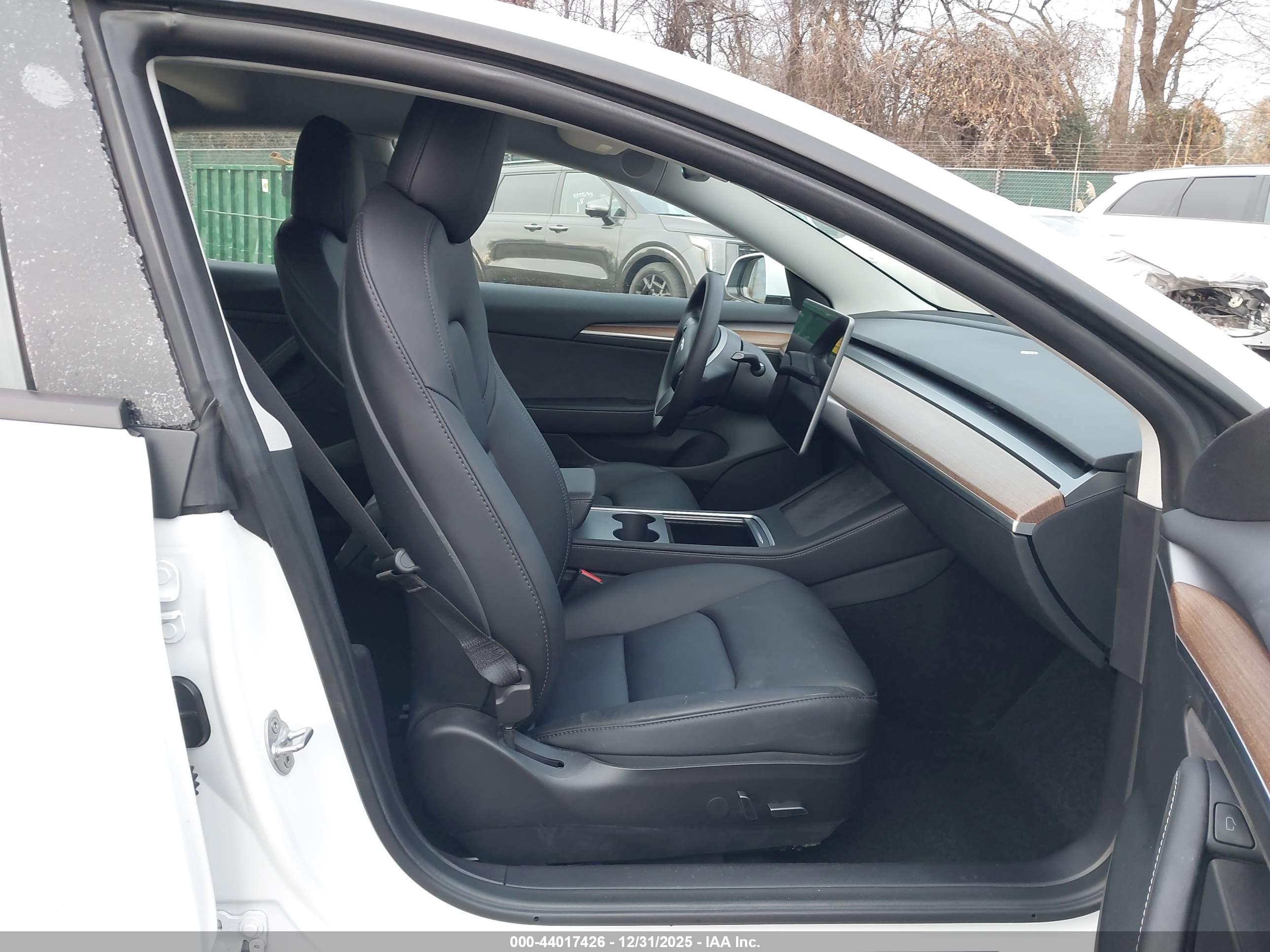 TESLA MODEL image 5