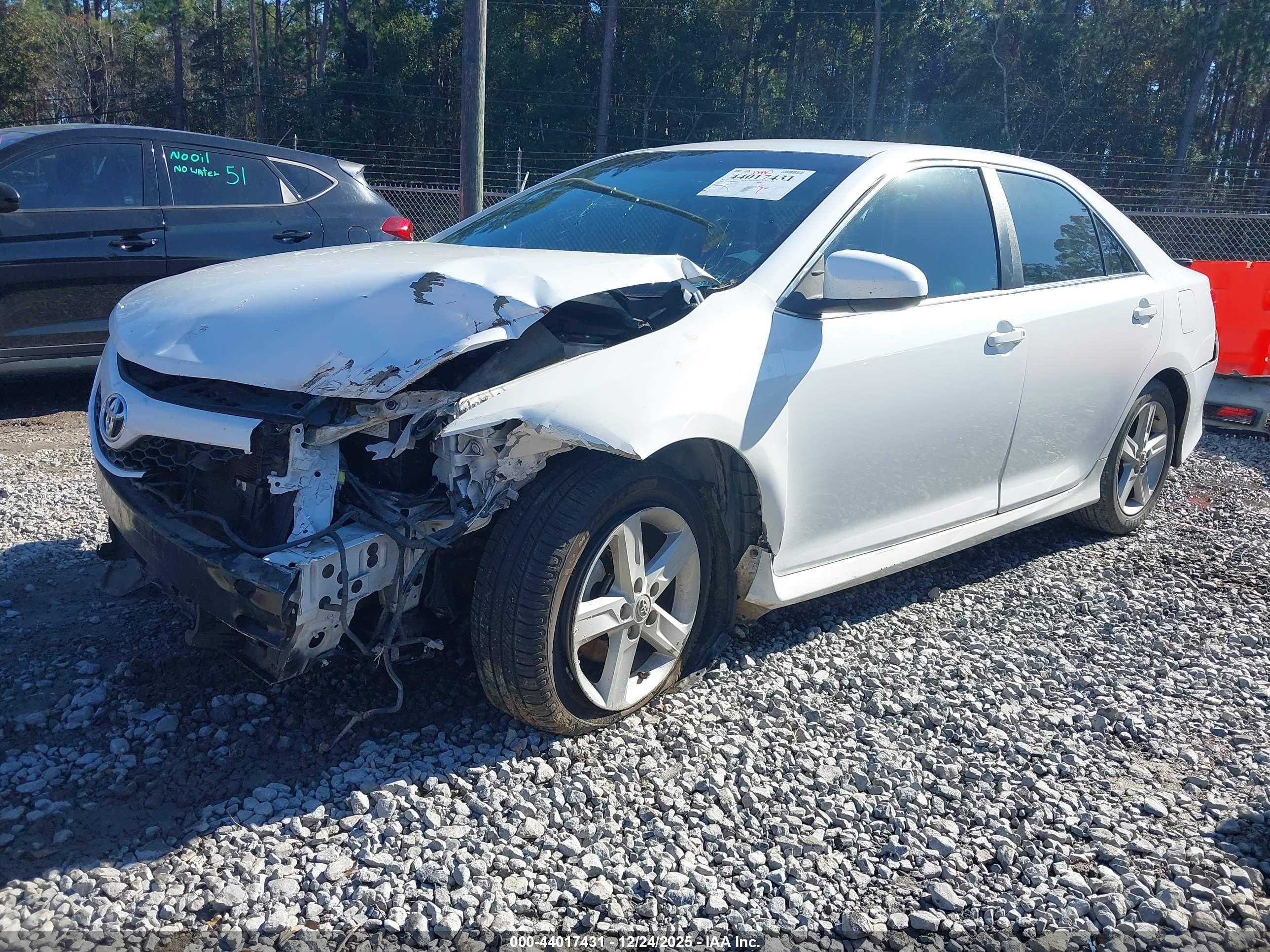 TOYOTA CAMRY image 2