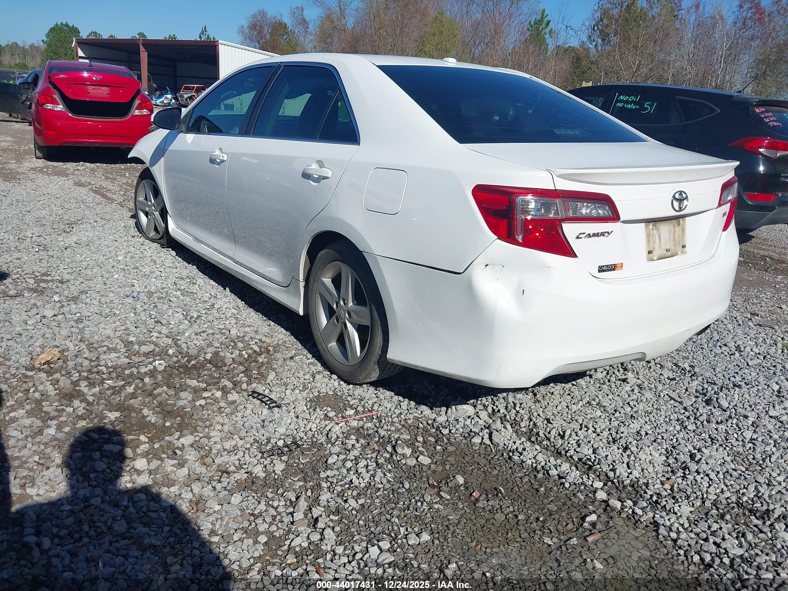 TOYOTA CAMRY image 3