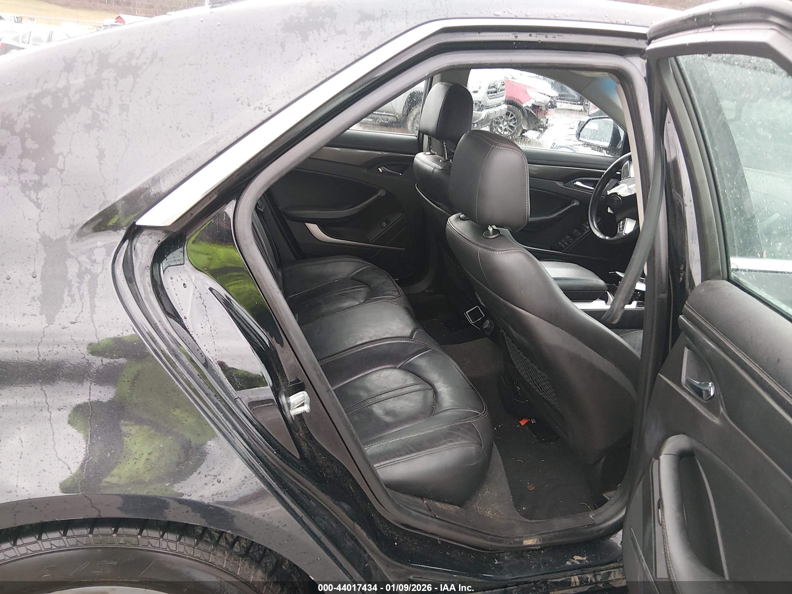 CADILLAC CTS image 8
