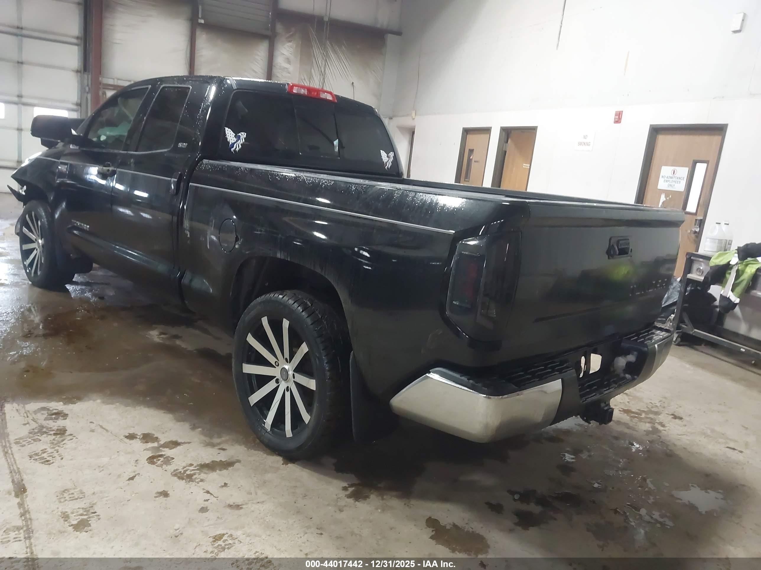 TOYOTA TUNDRA image 3