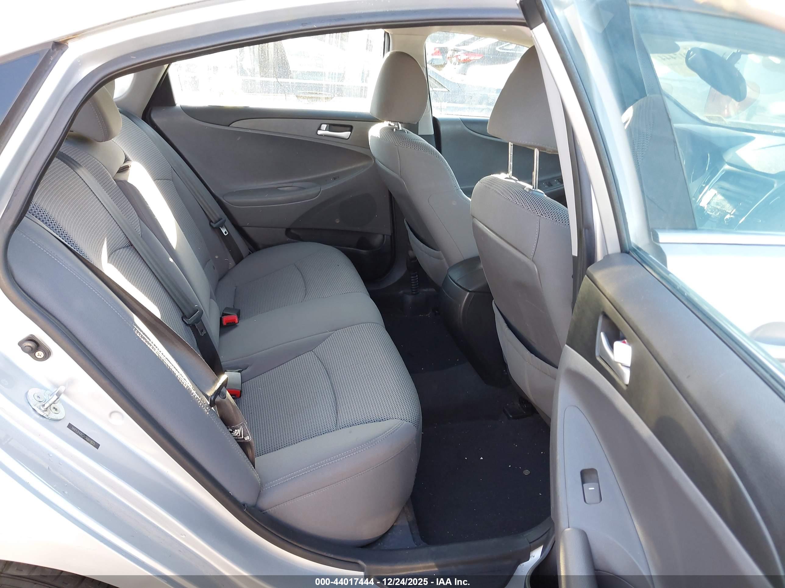HYUNDAI SONATA image 8