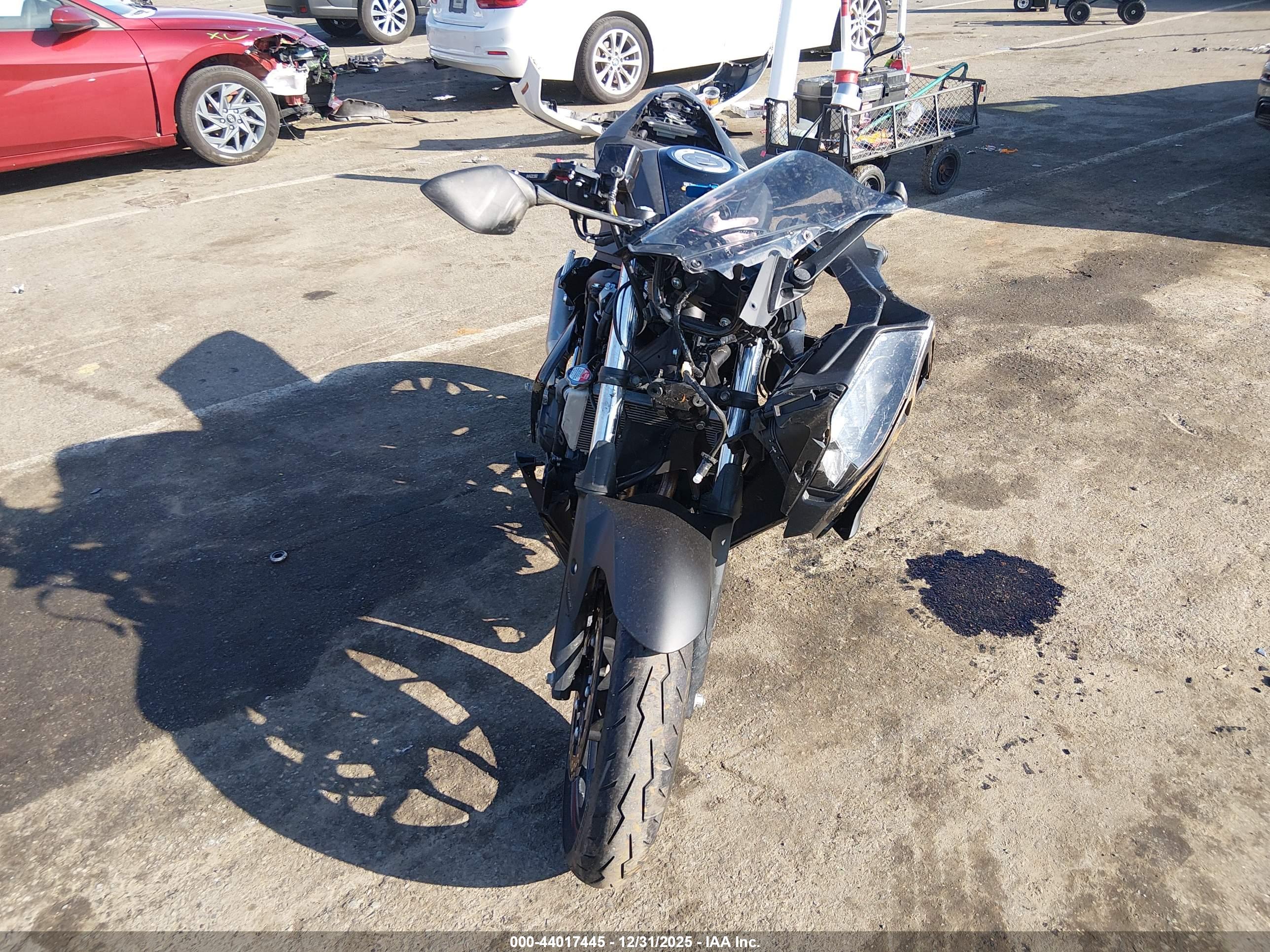YAMAHA YZFR3 image 5