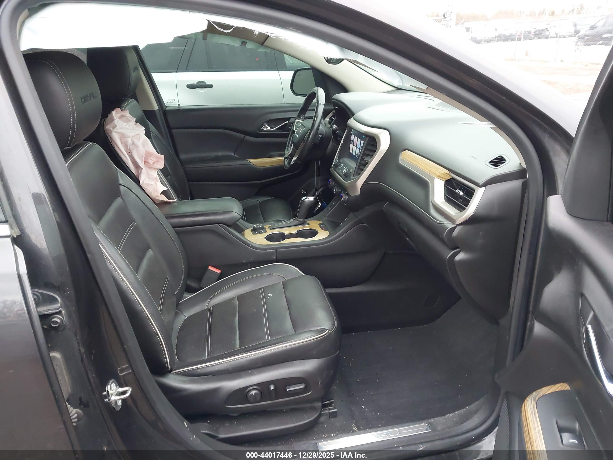 GMC ACADIA image 5