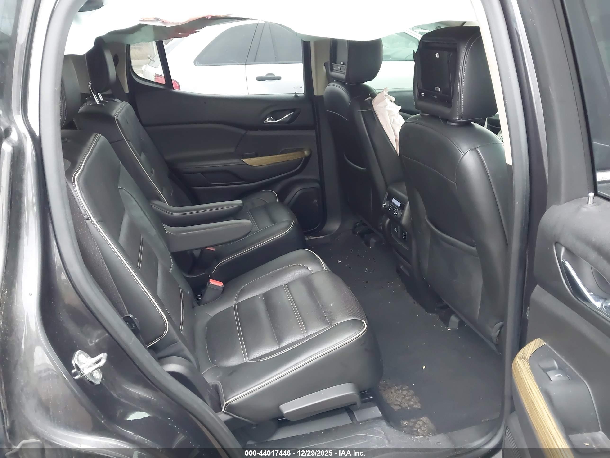 GMC ACADIA image 8