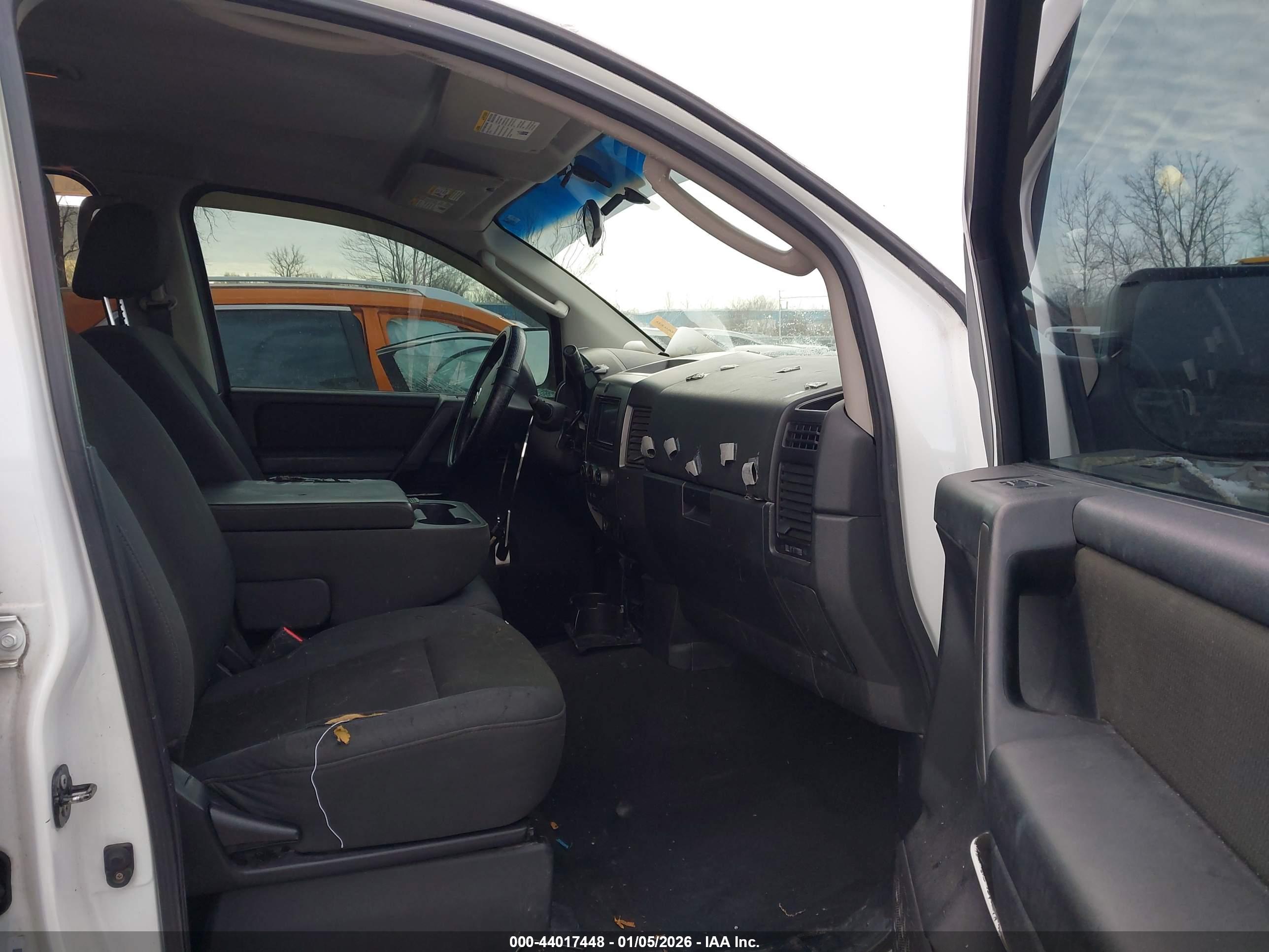 NISSAN TITAN image 5