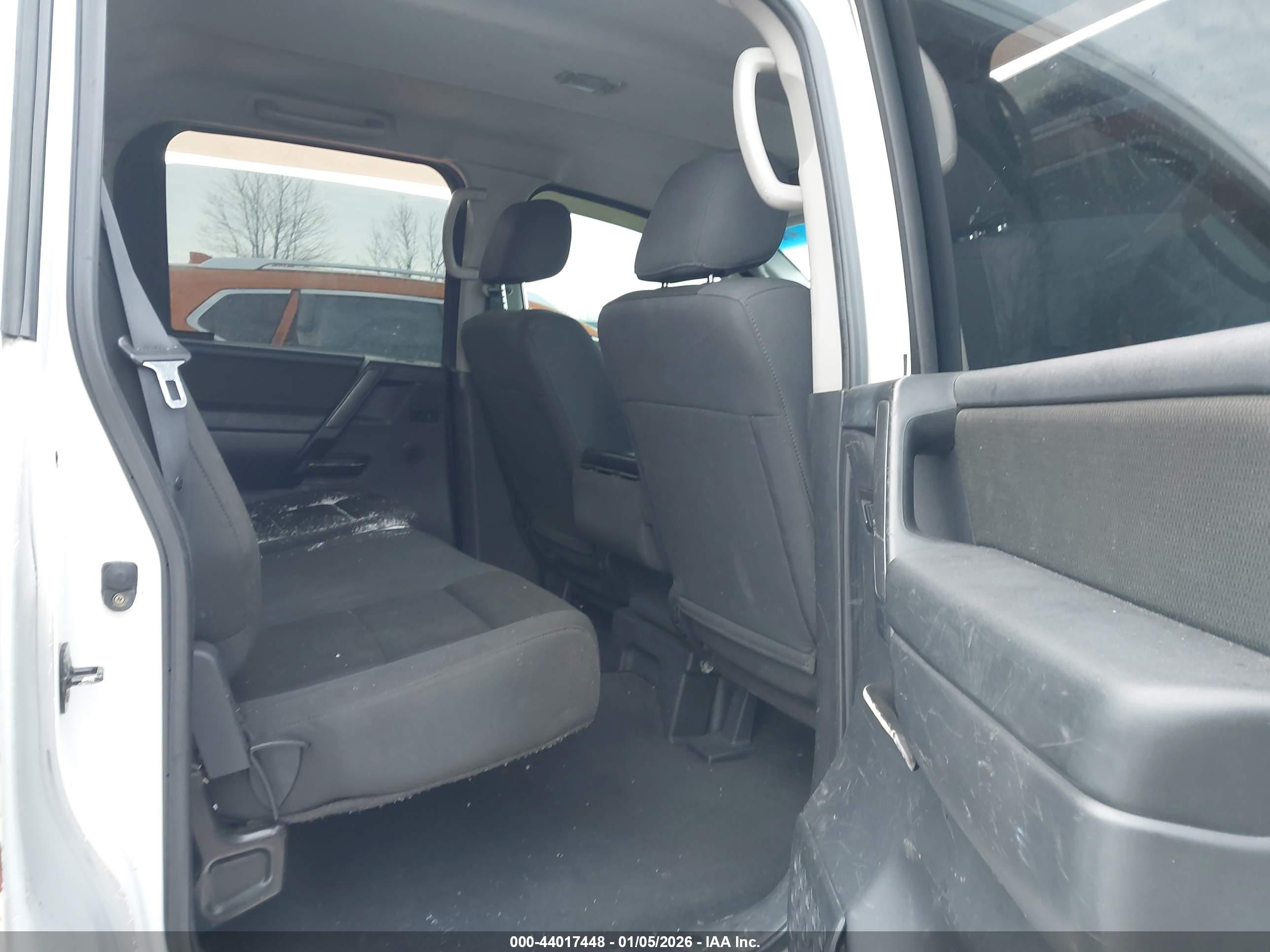 NISSAN TITAN image 8