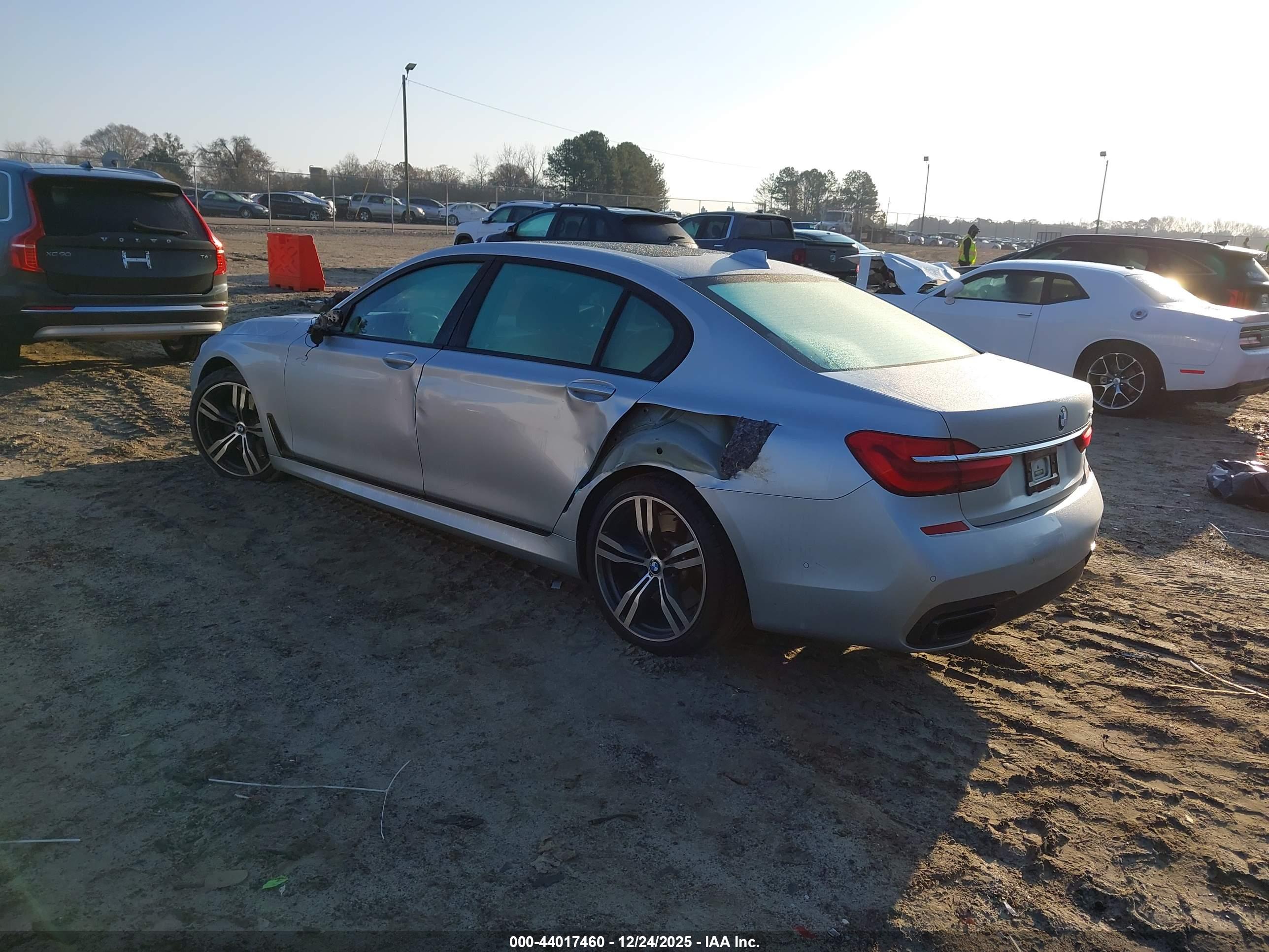 BMW 750I image 3