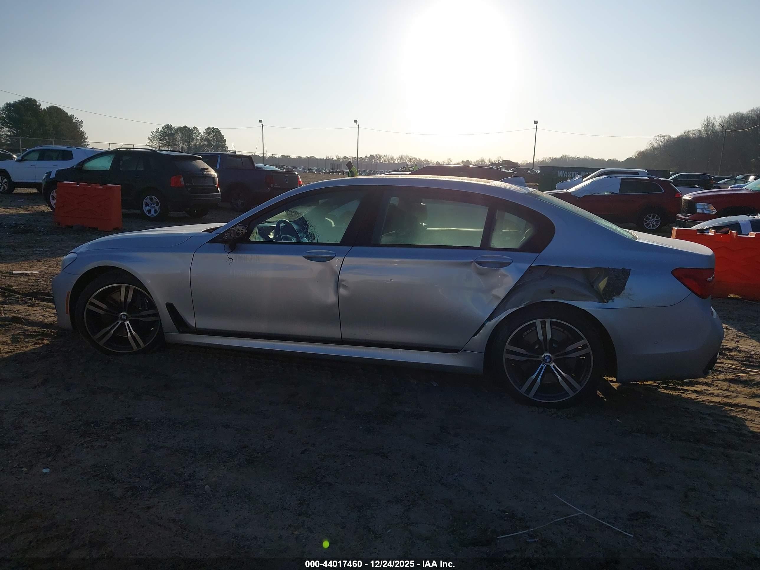 BMW 750I image 6