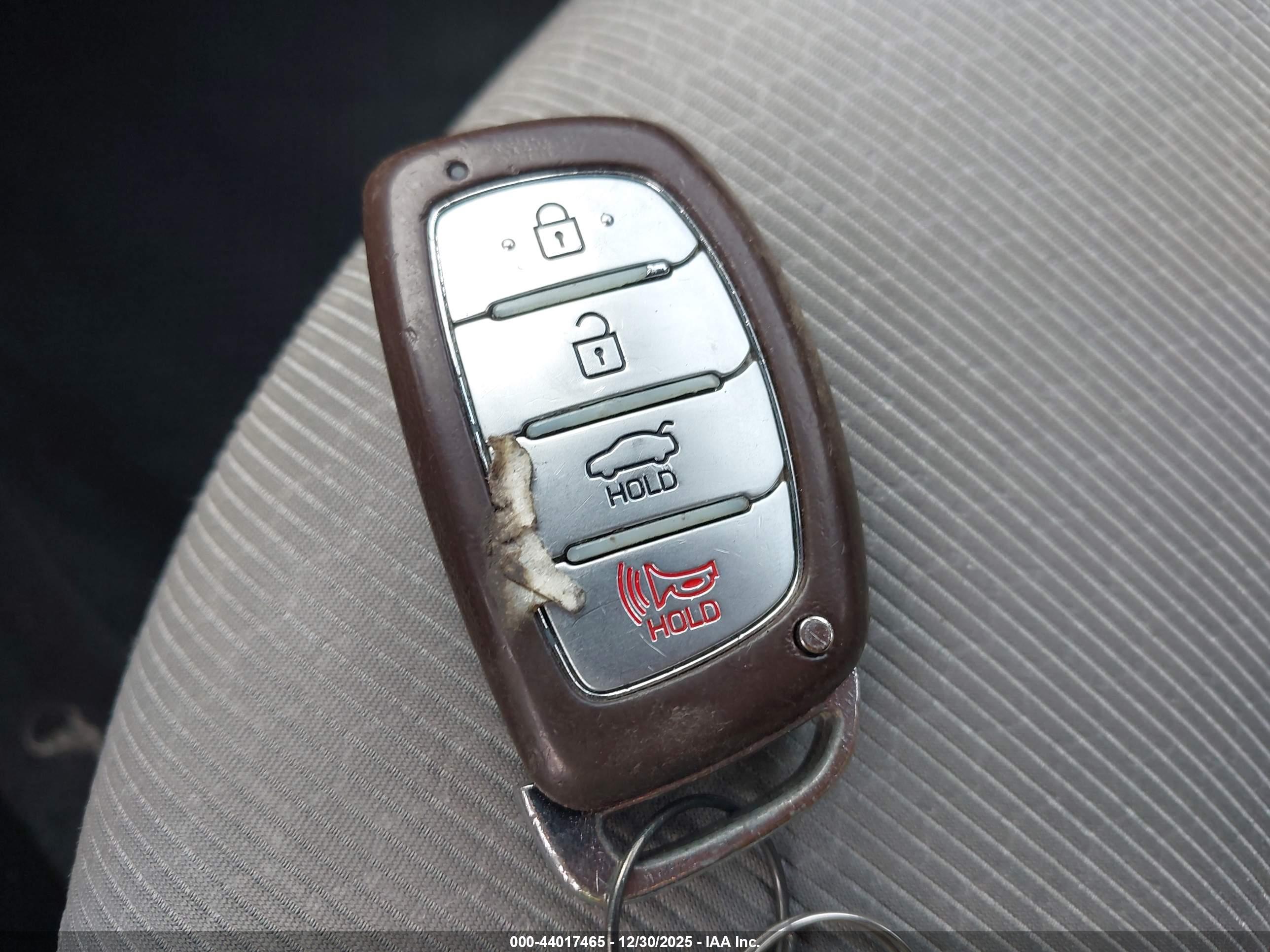 HYUNDAI ELANTRA image 11