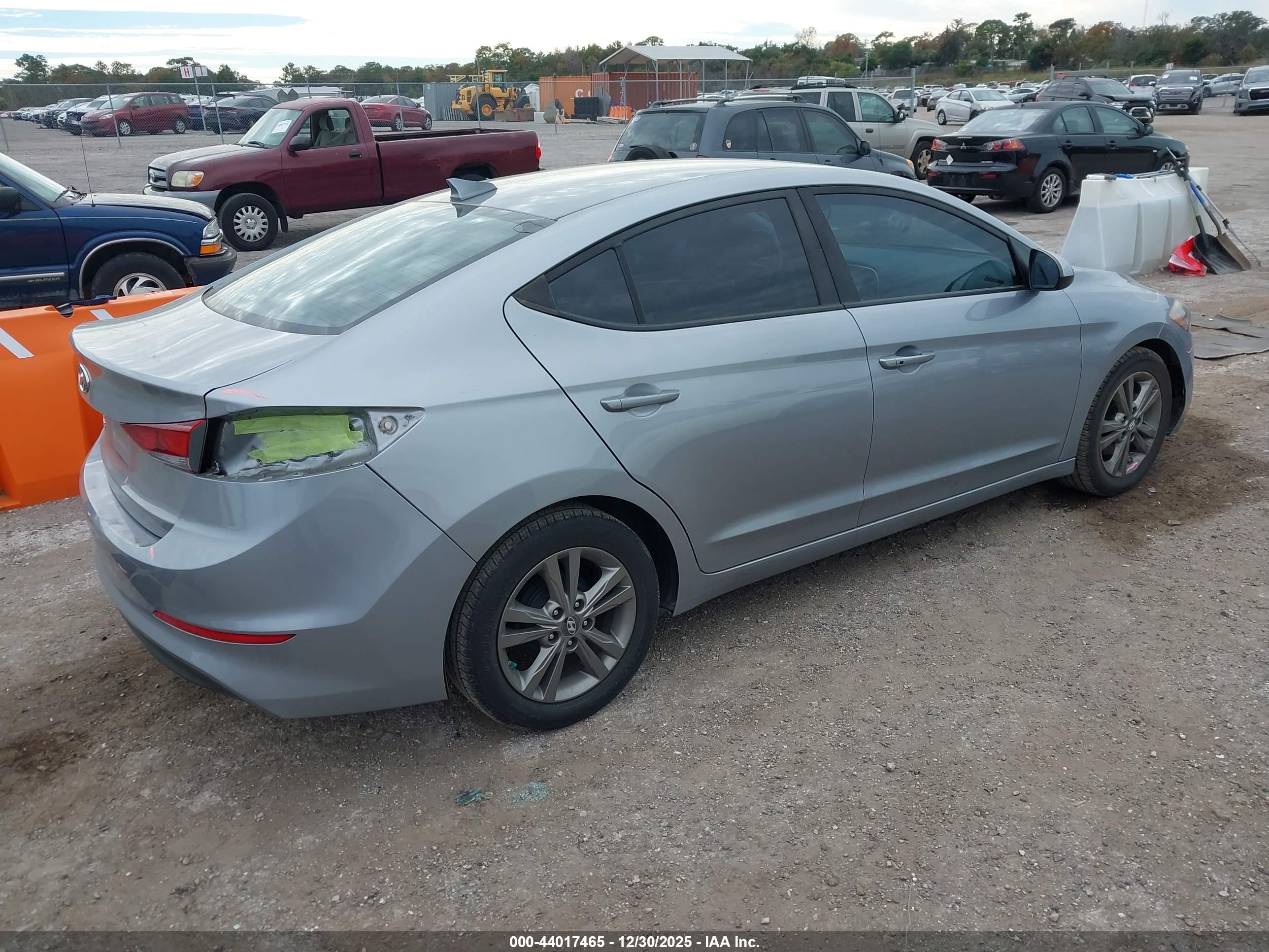 HYUNDAI ELANTRA image 4