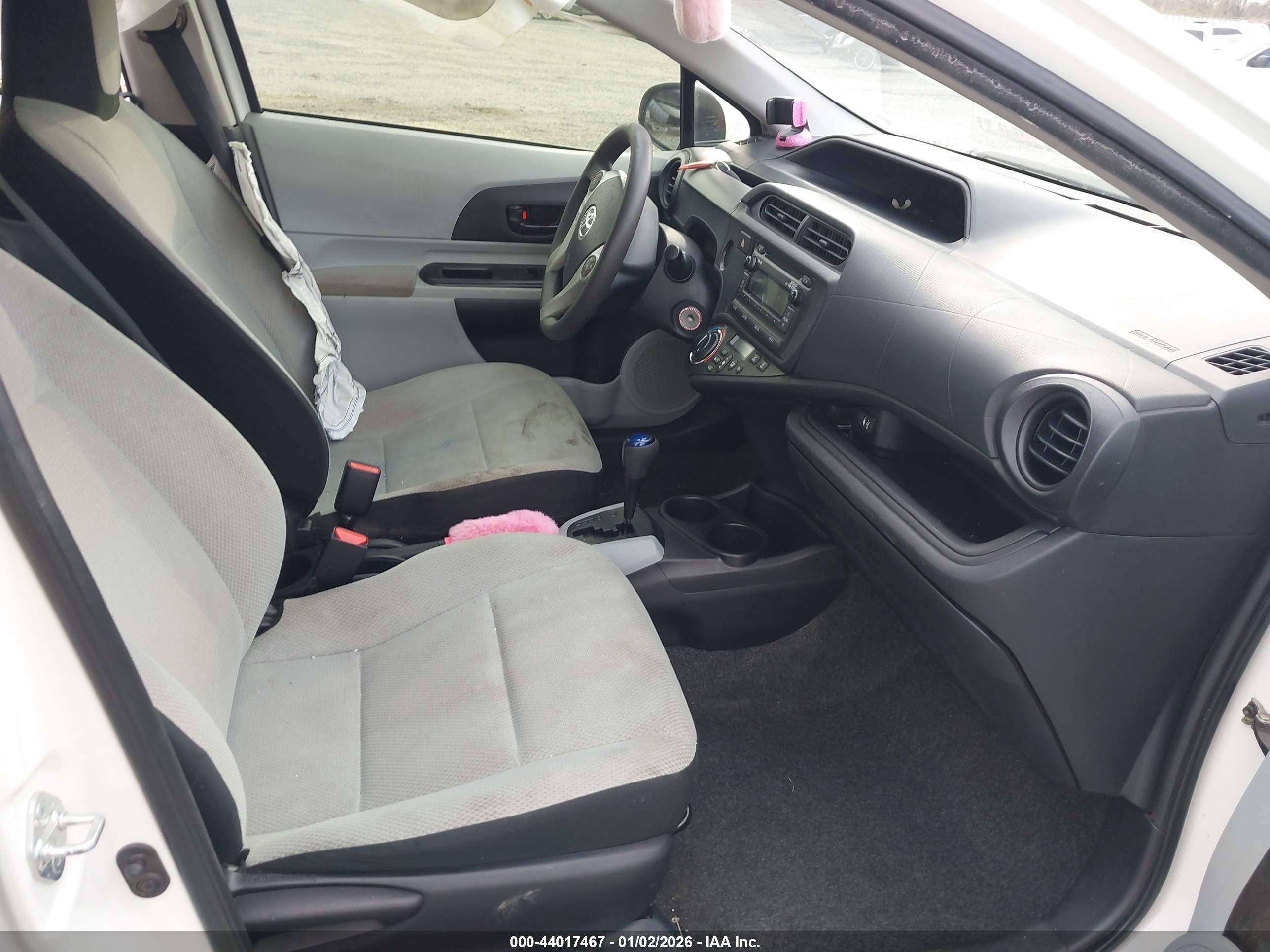 TOYOTA PRIUS image 5
