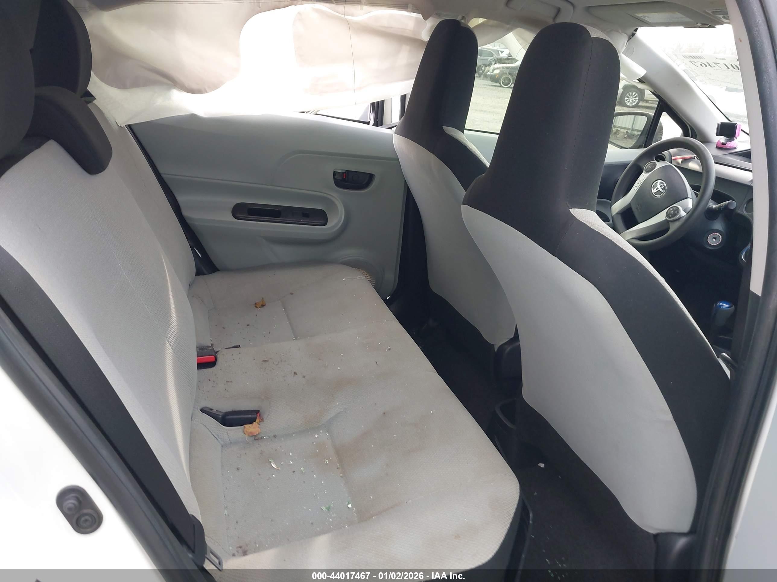 TOYOTA PRIUS image 8