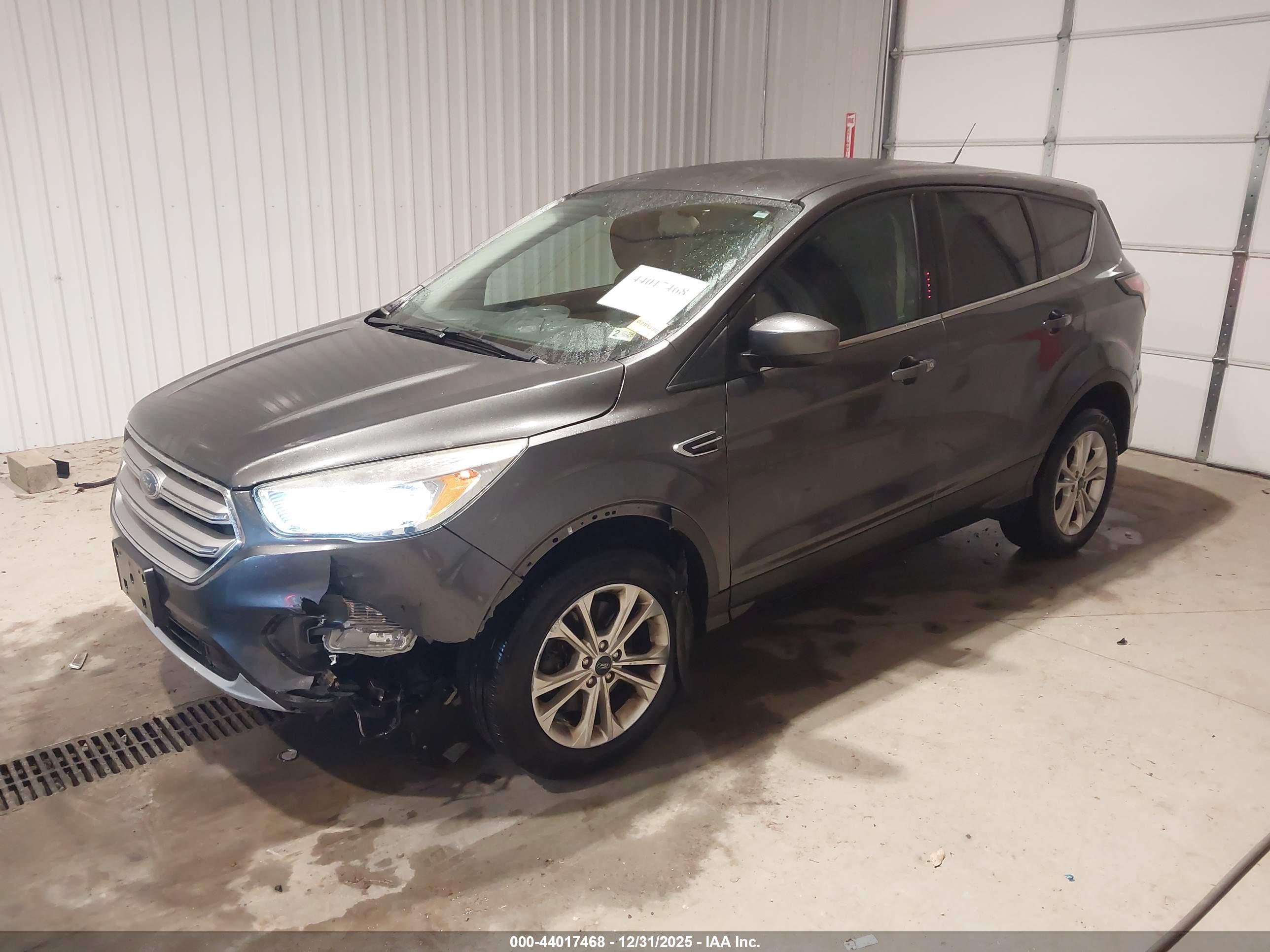 FORD ESCAPE image 2