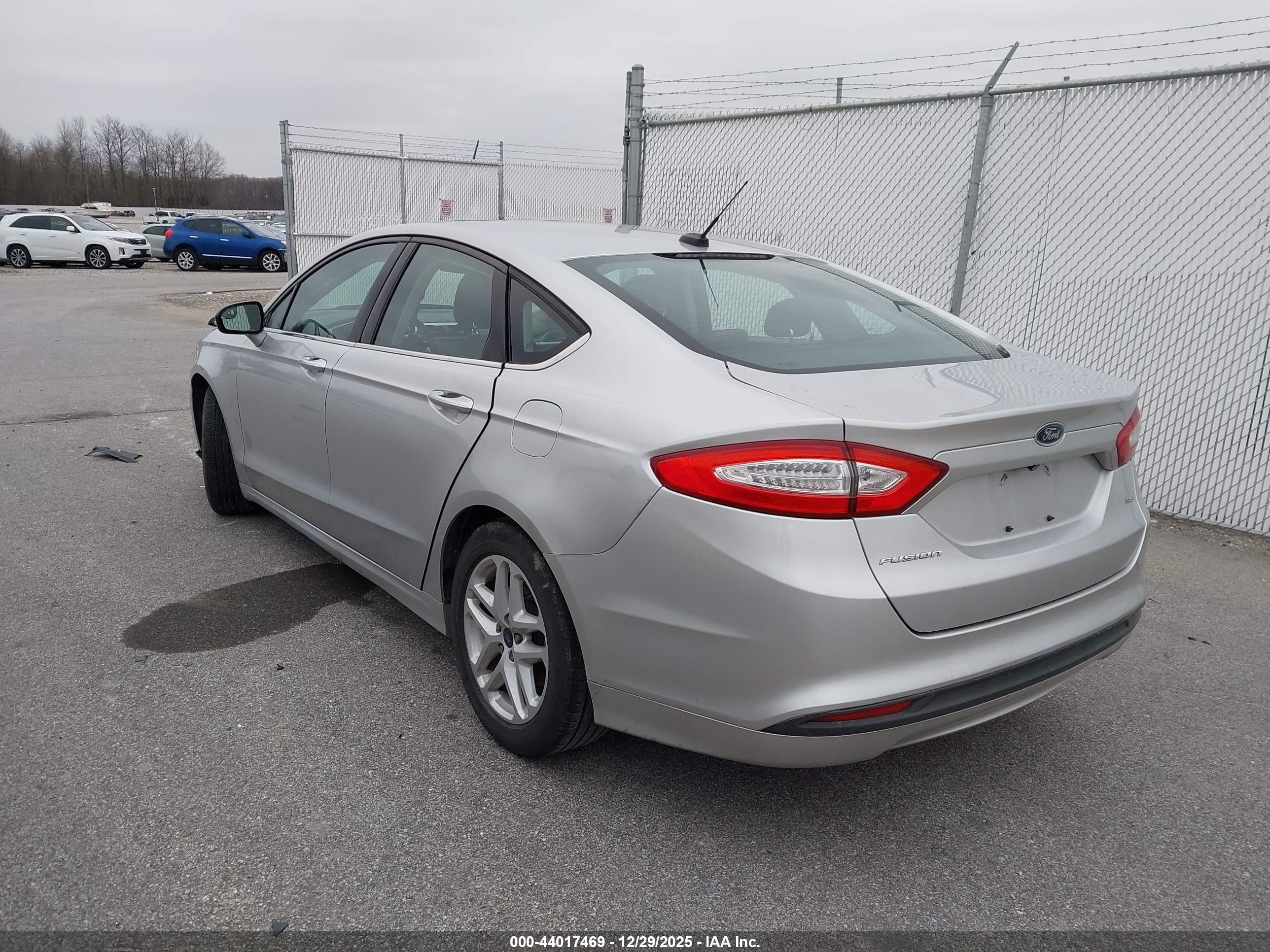 FORD FUSION image 3