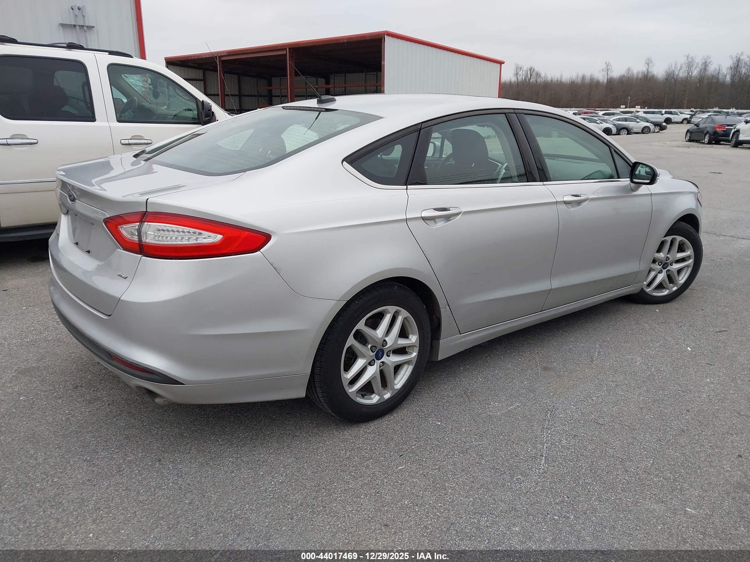 FORD FUSION image 4