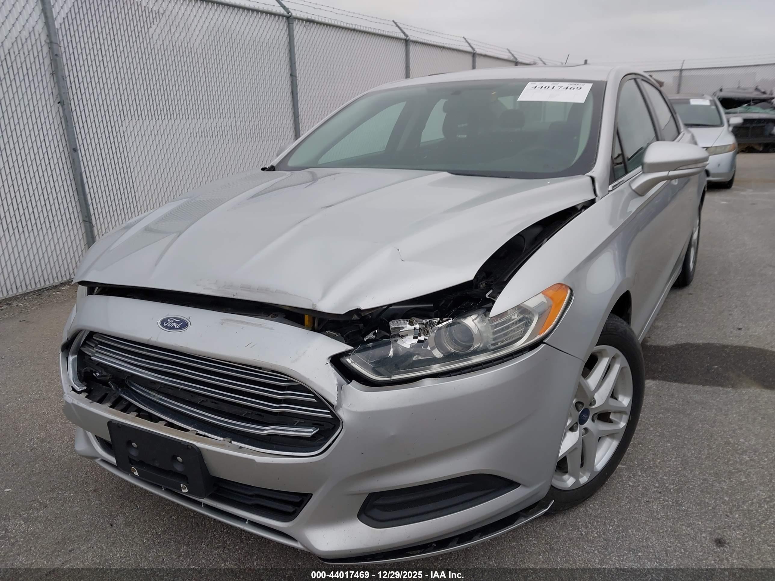 FORD FUSION image 6