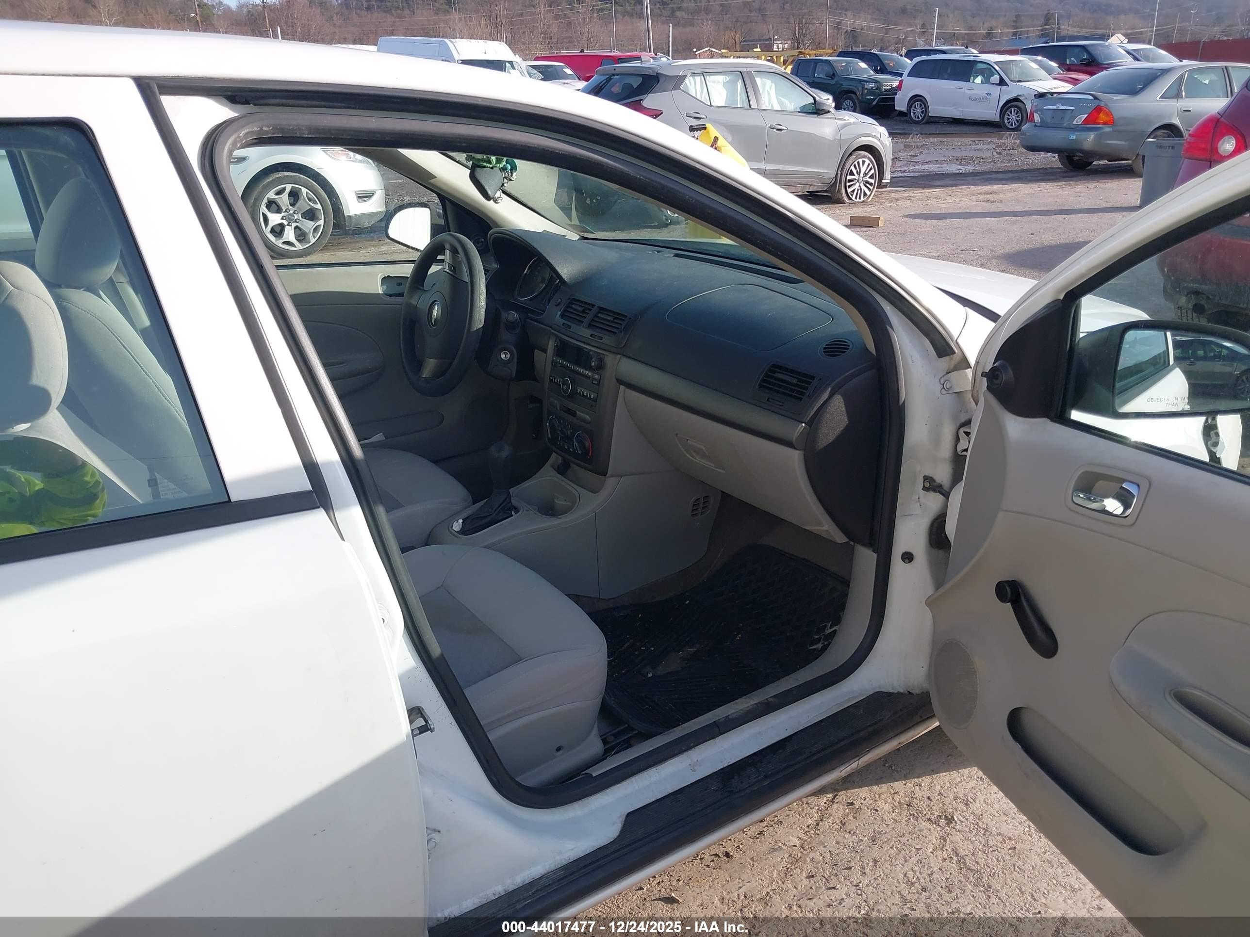 CHEVROLET COBALT image 5