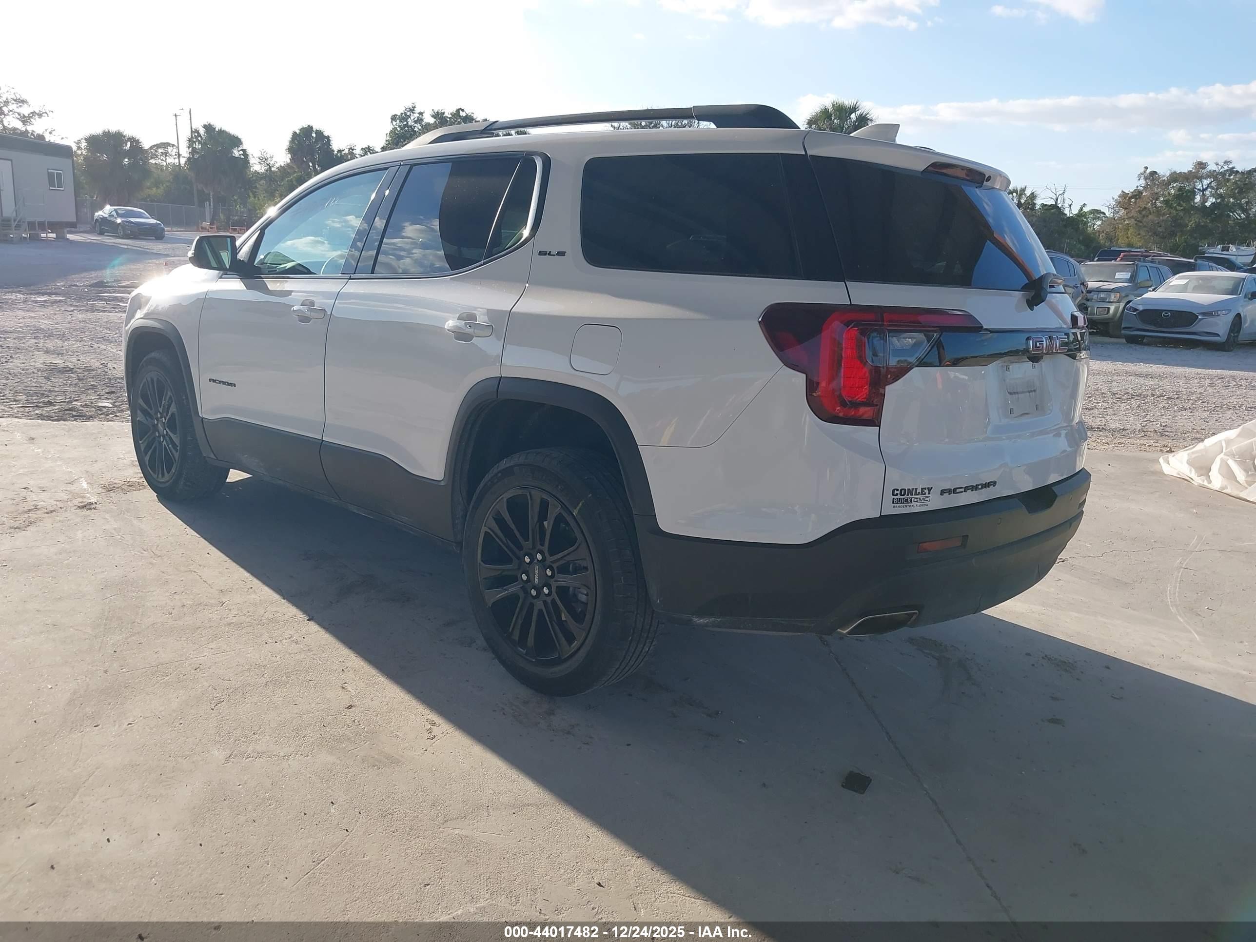 GMC ACADIA image 3