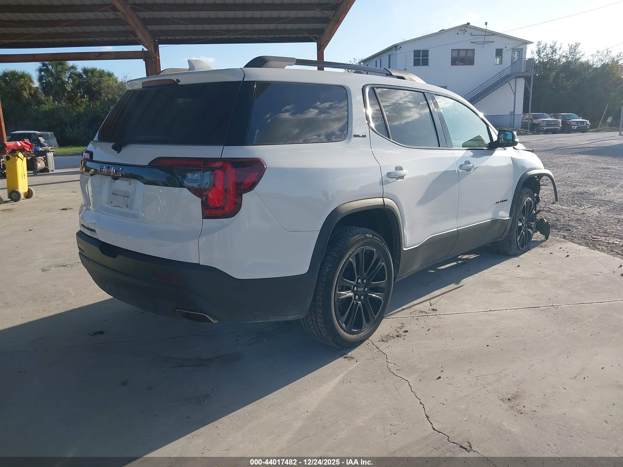 GMC ACADIA image 4