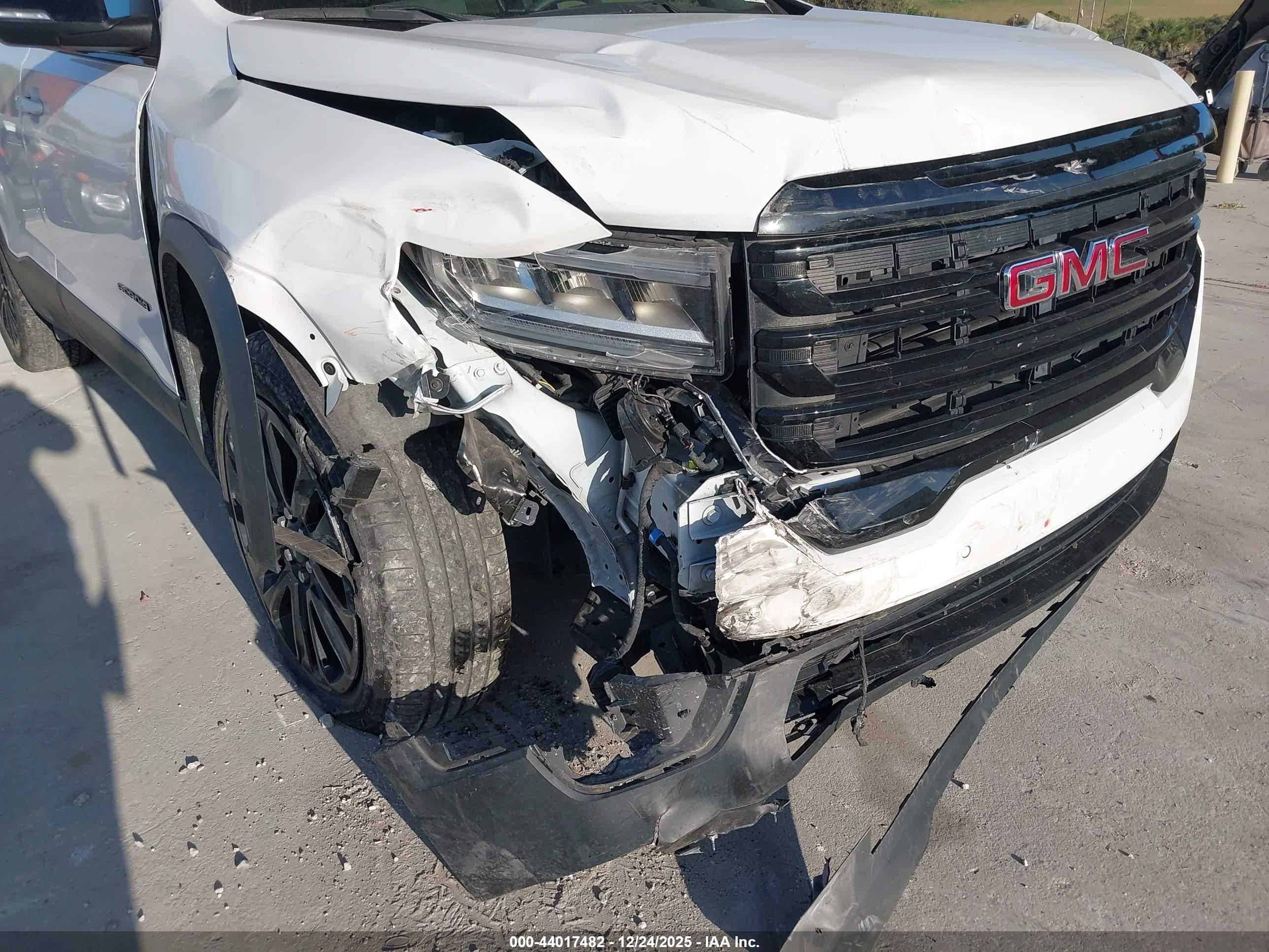 GMC ACADIA image 6