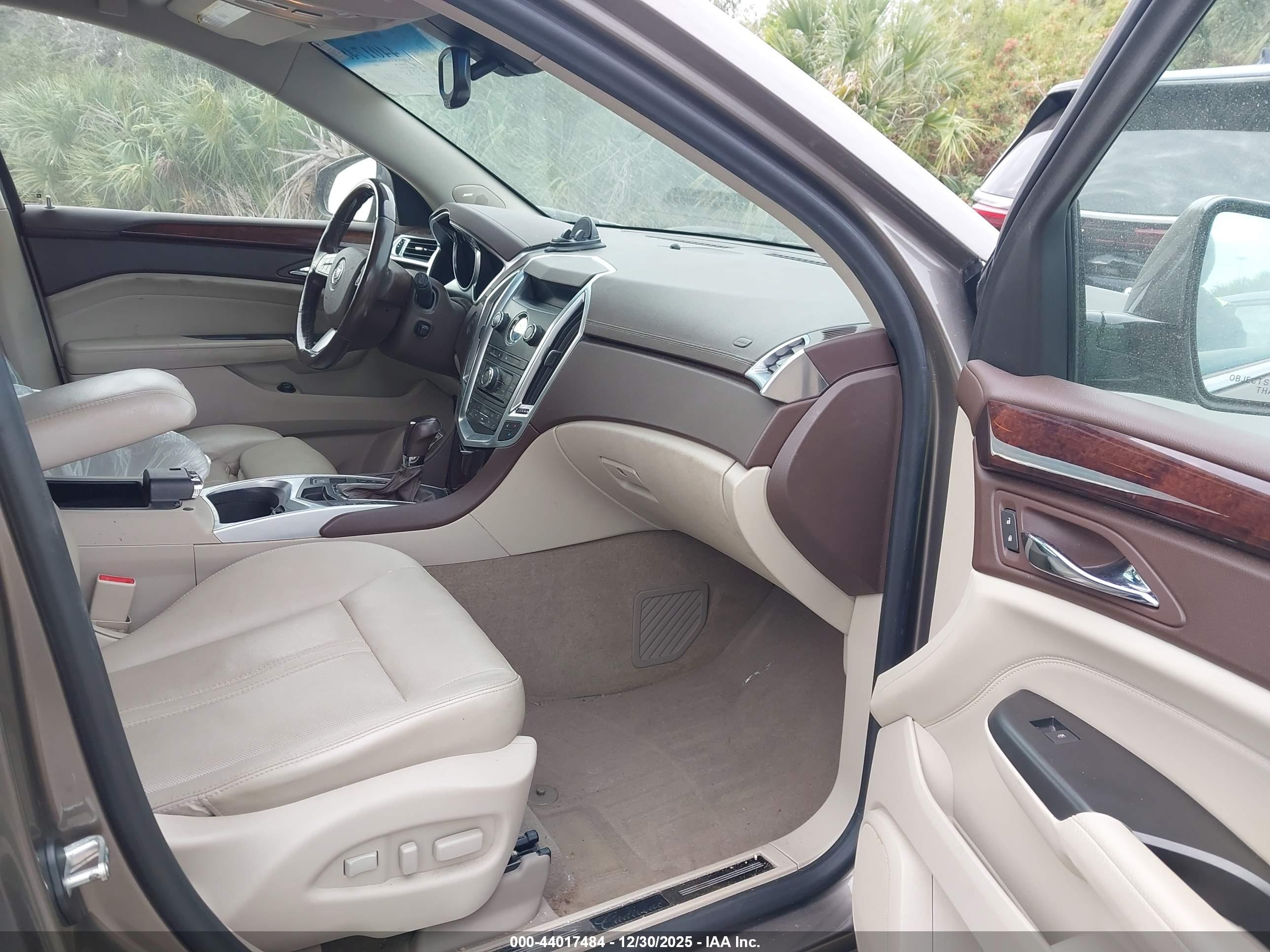 CADILLAC SRX image 5