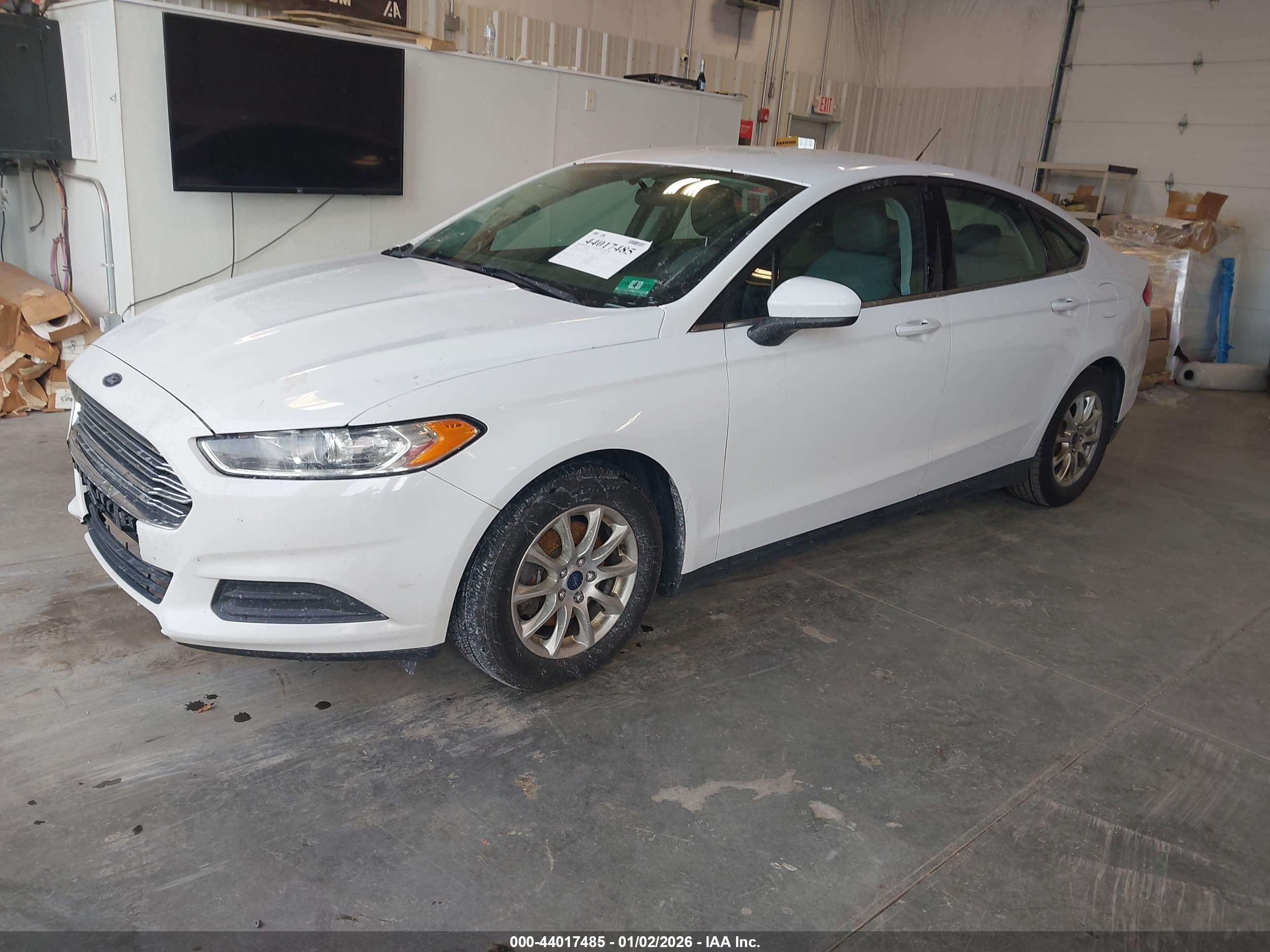 FORD FUSION image 2