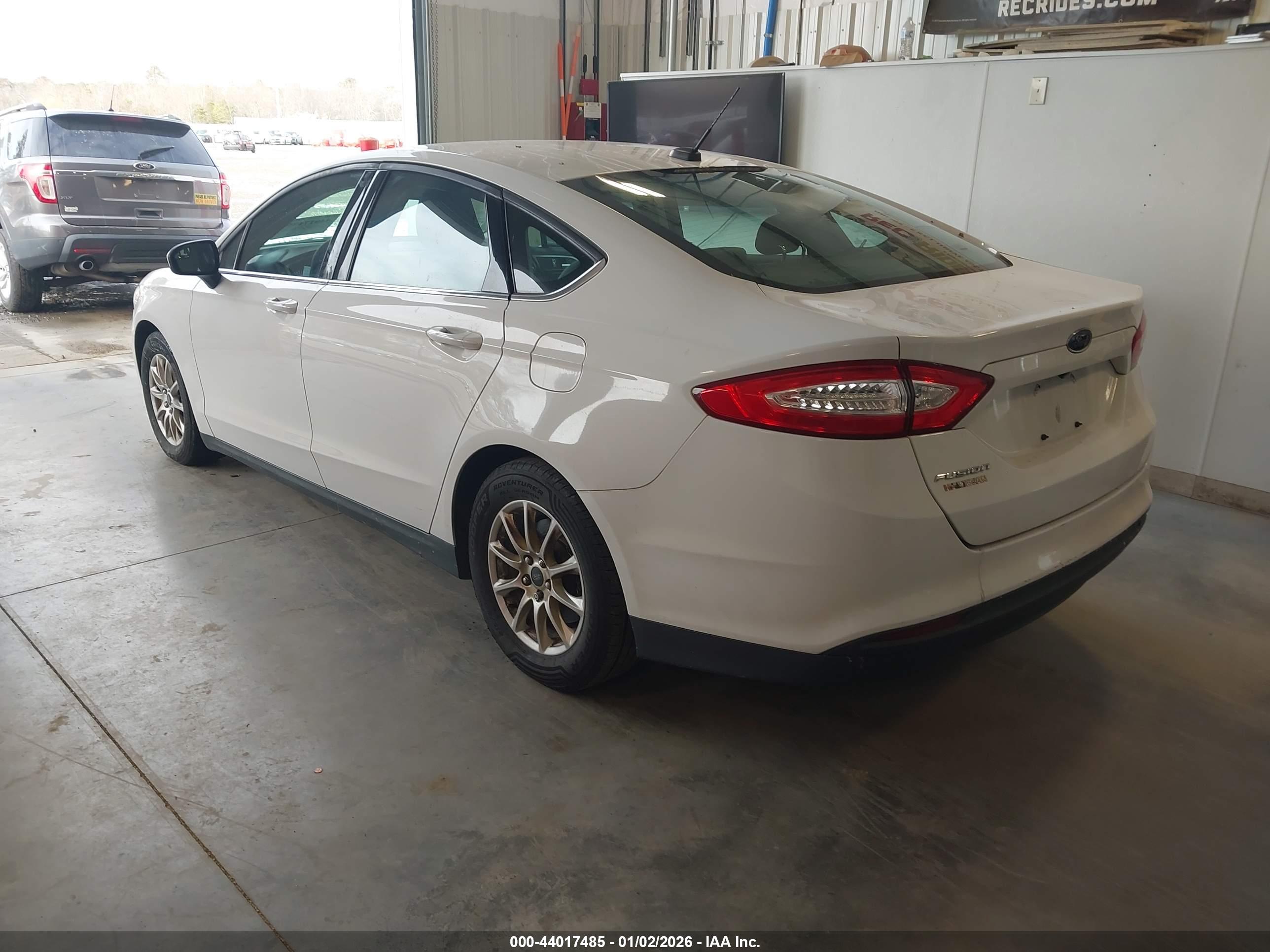 FORD FUSION image 3