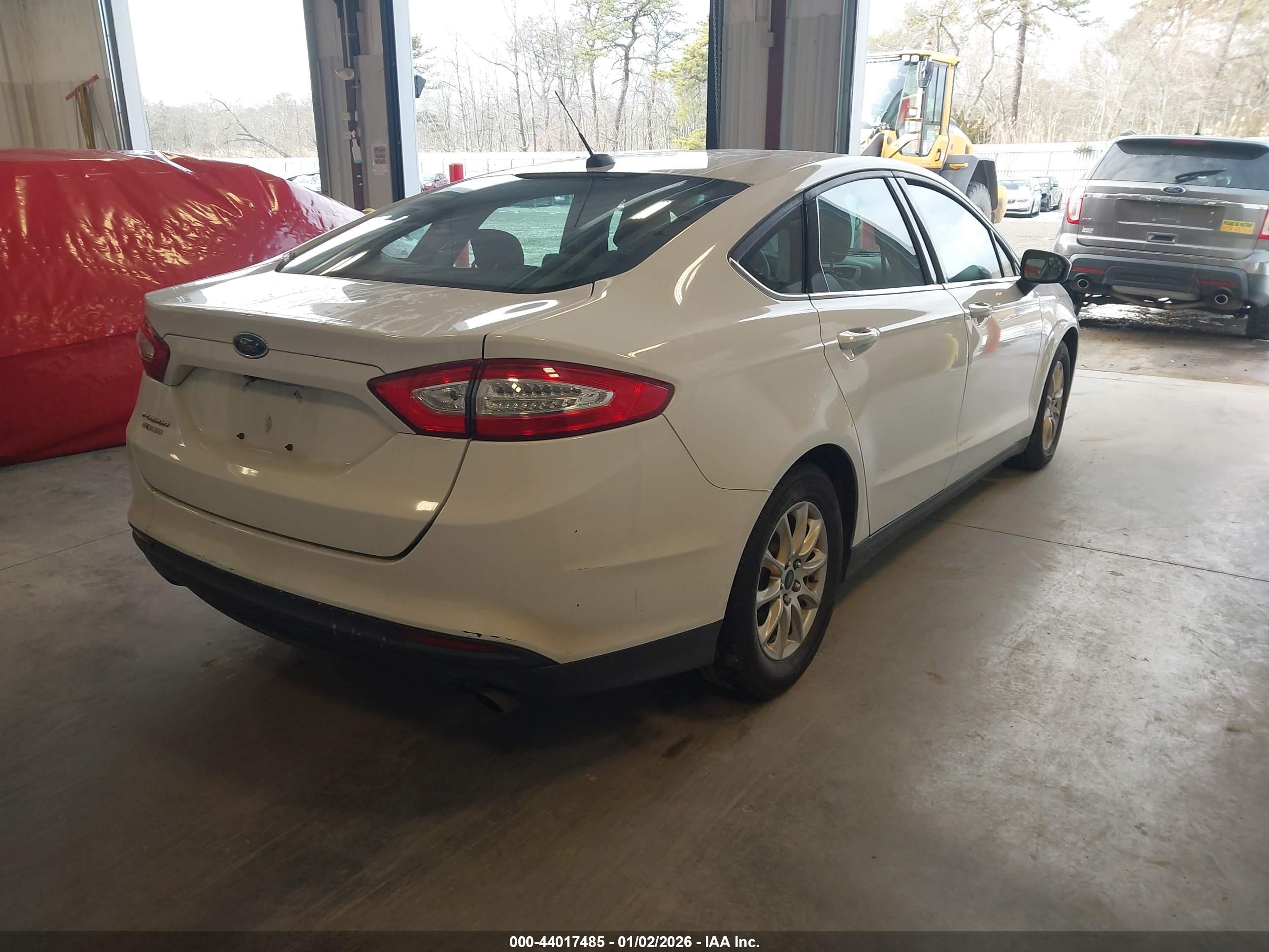 FORD FUSION image 4
