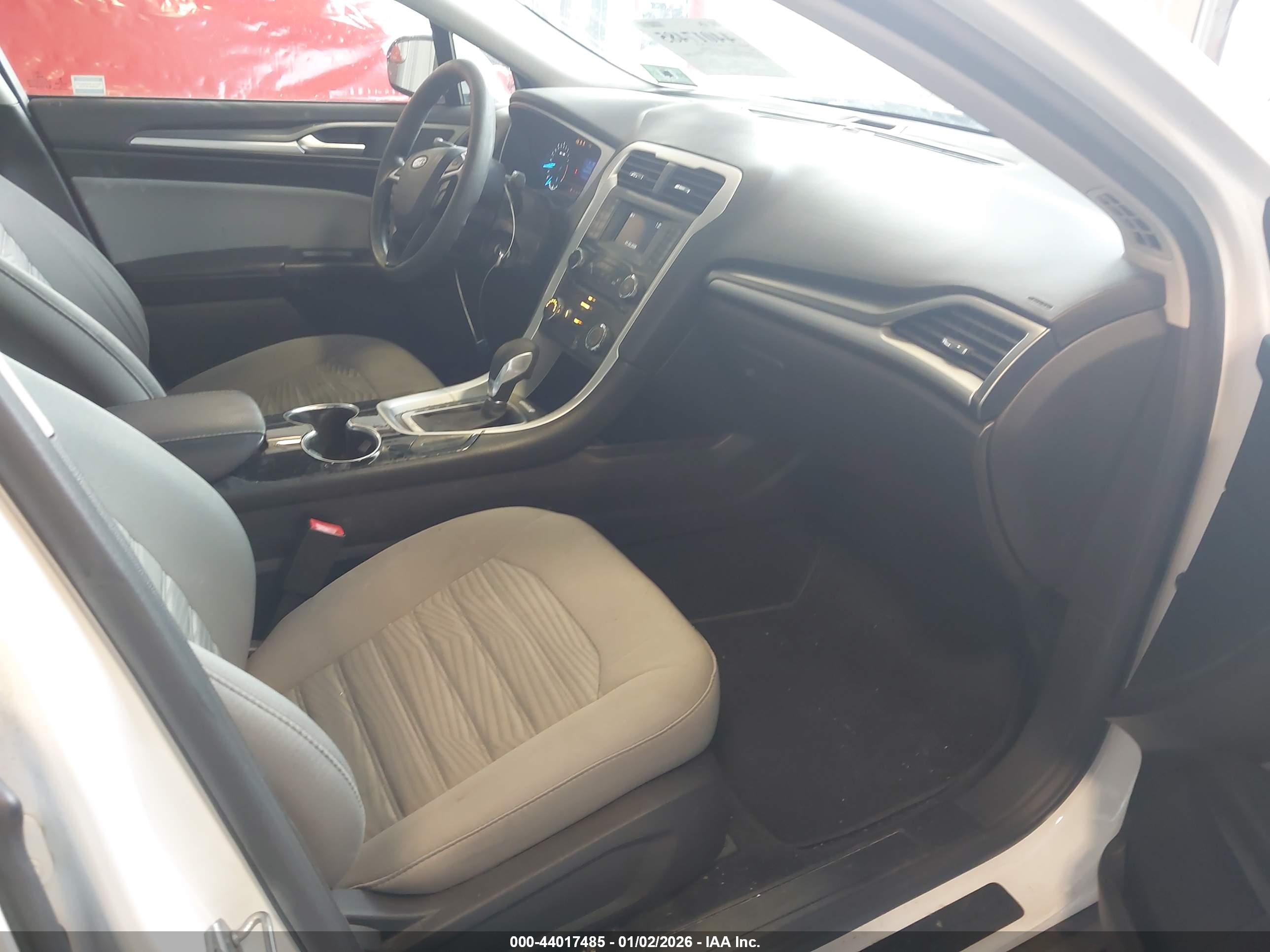 FORD FUSION image 5