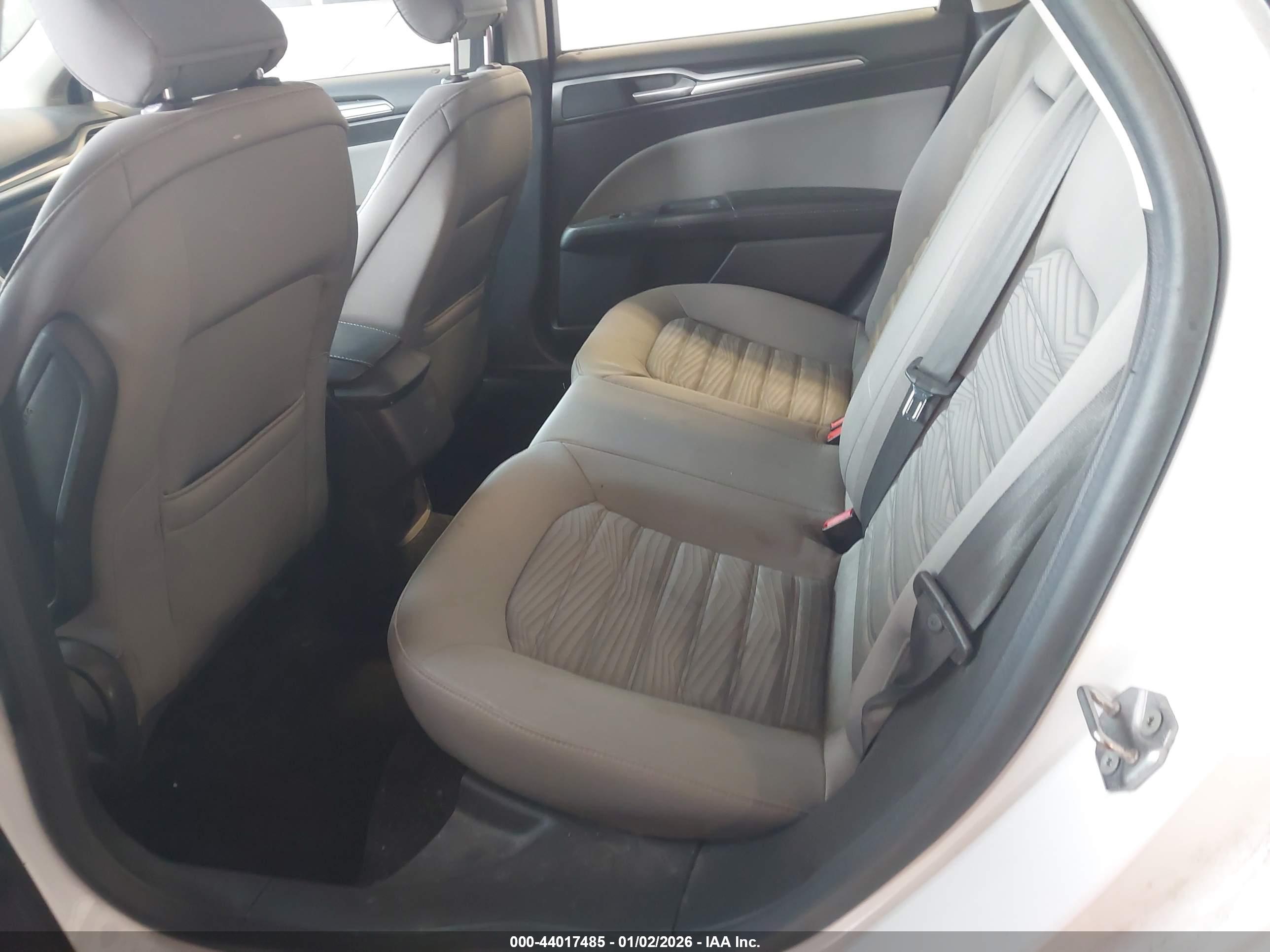 FORD FUSION image 8