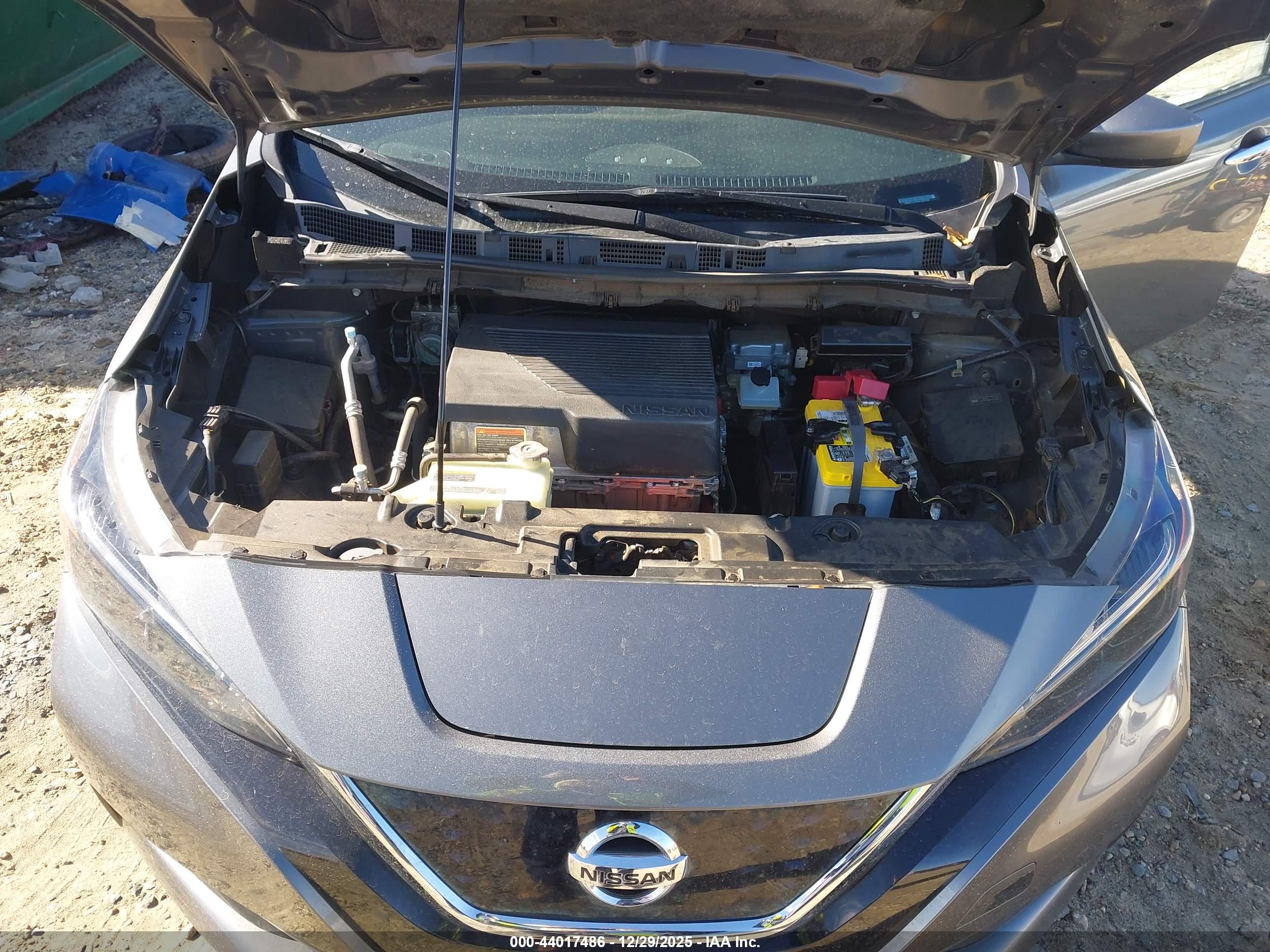 NISSAN LEAF image 10