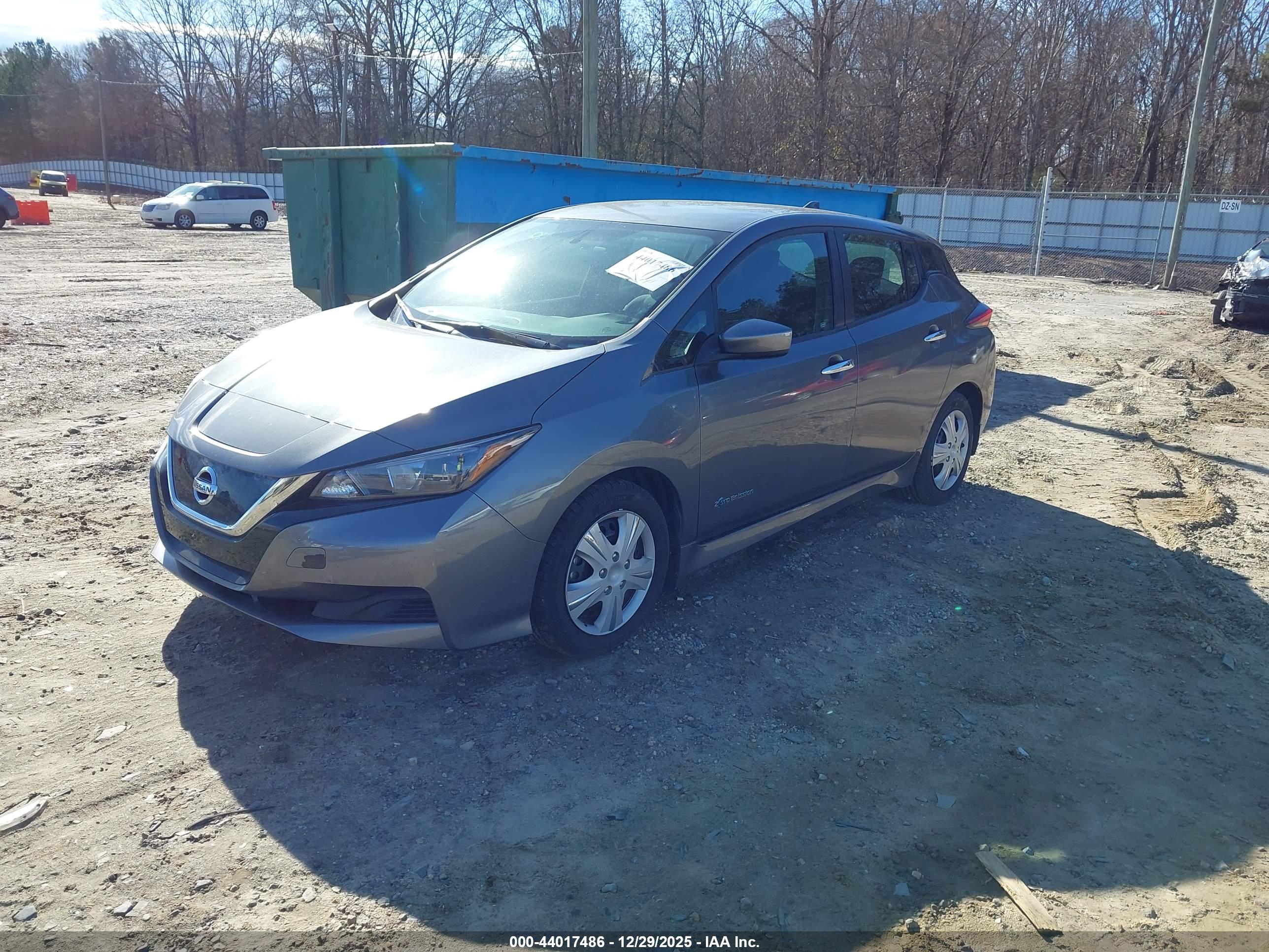 NISSAN LEAF image 2