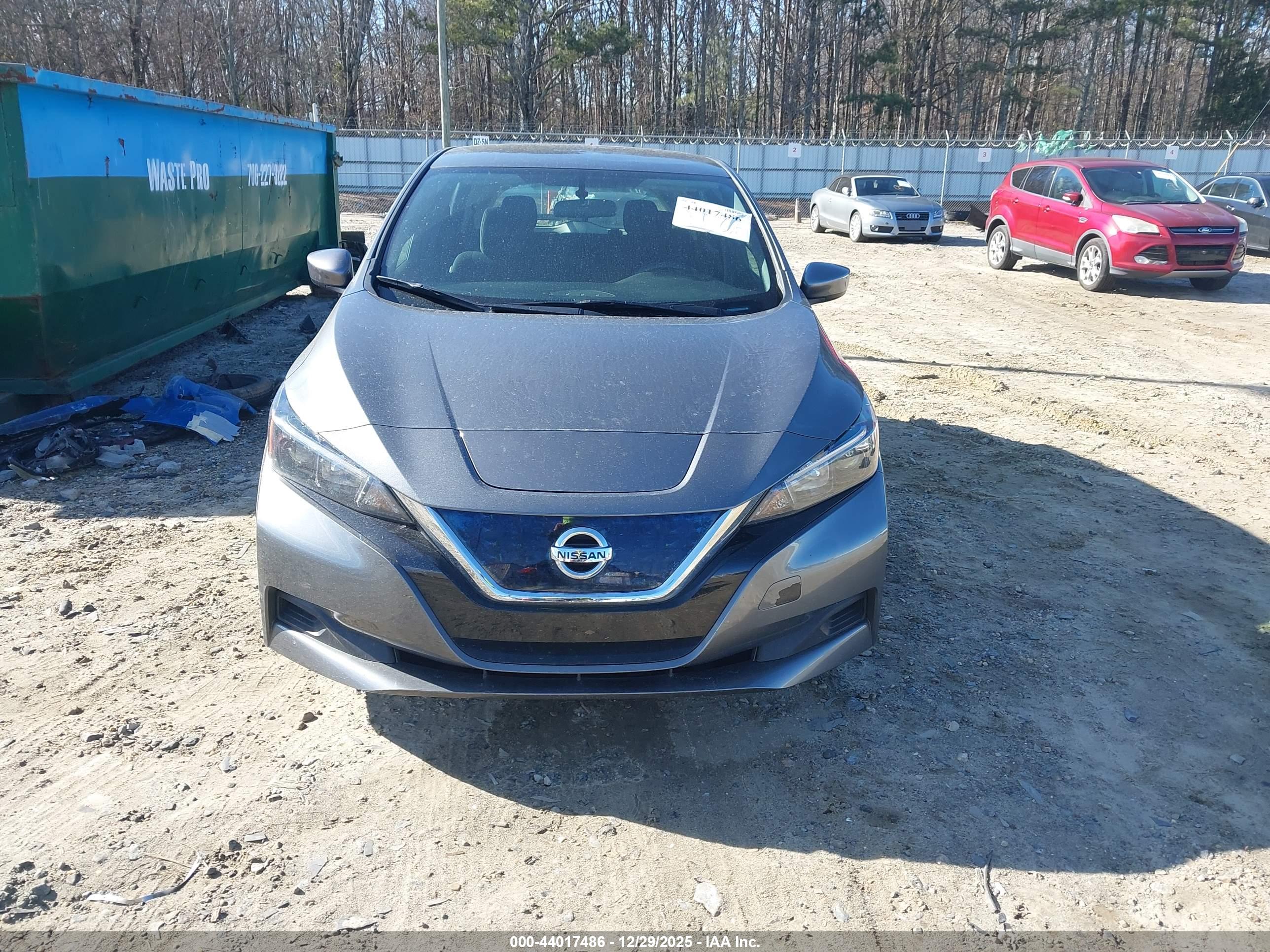 NISSAN LEAF image 6