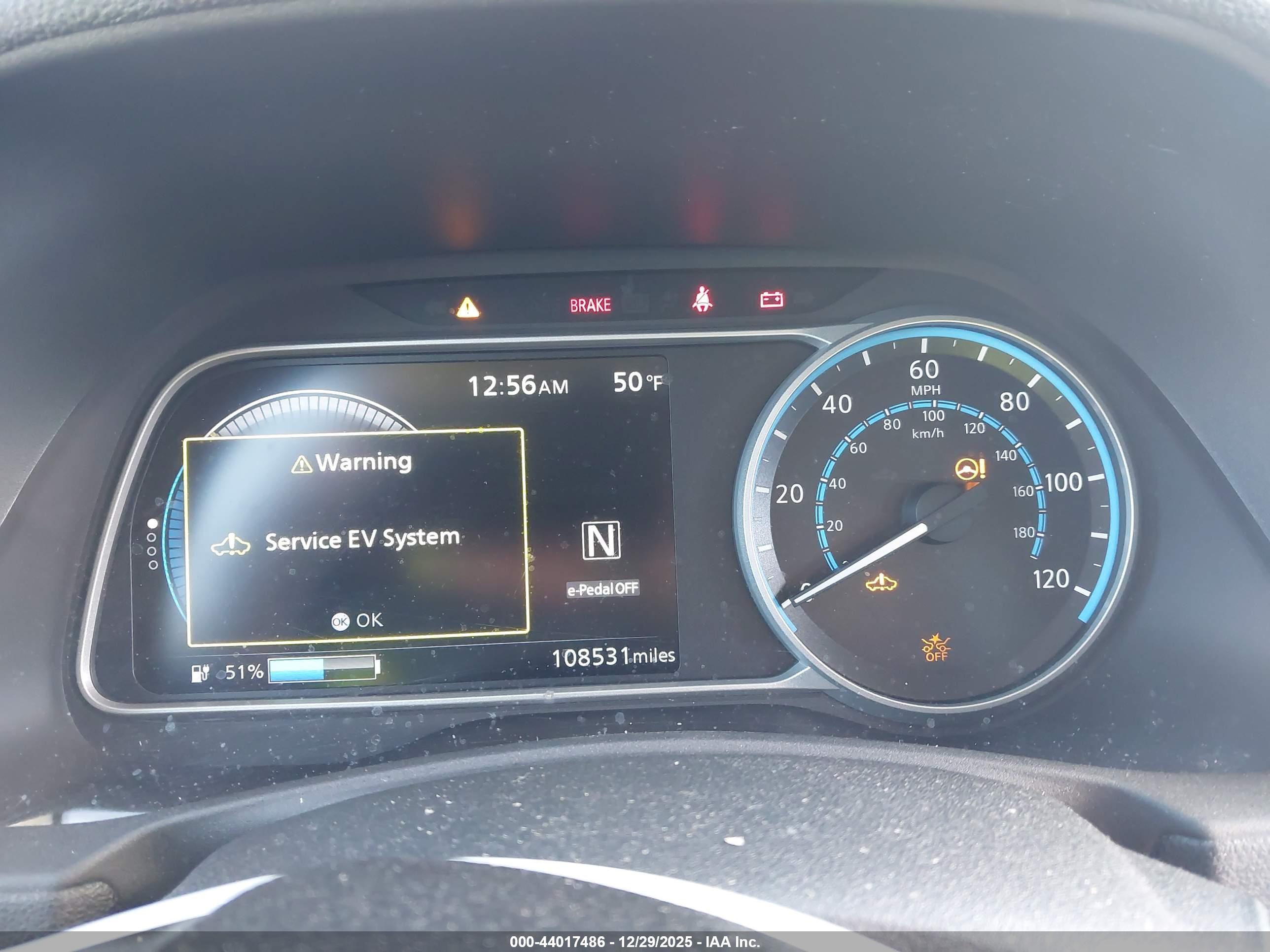 NISSAN LEAF image 7