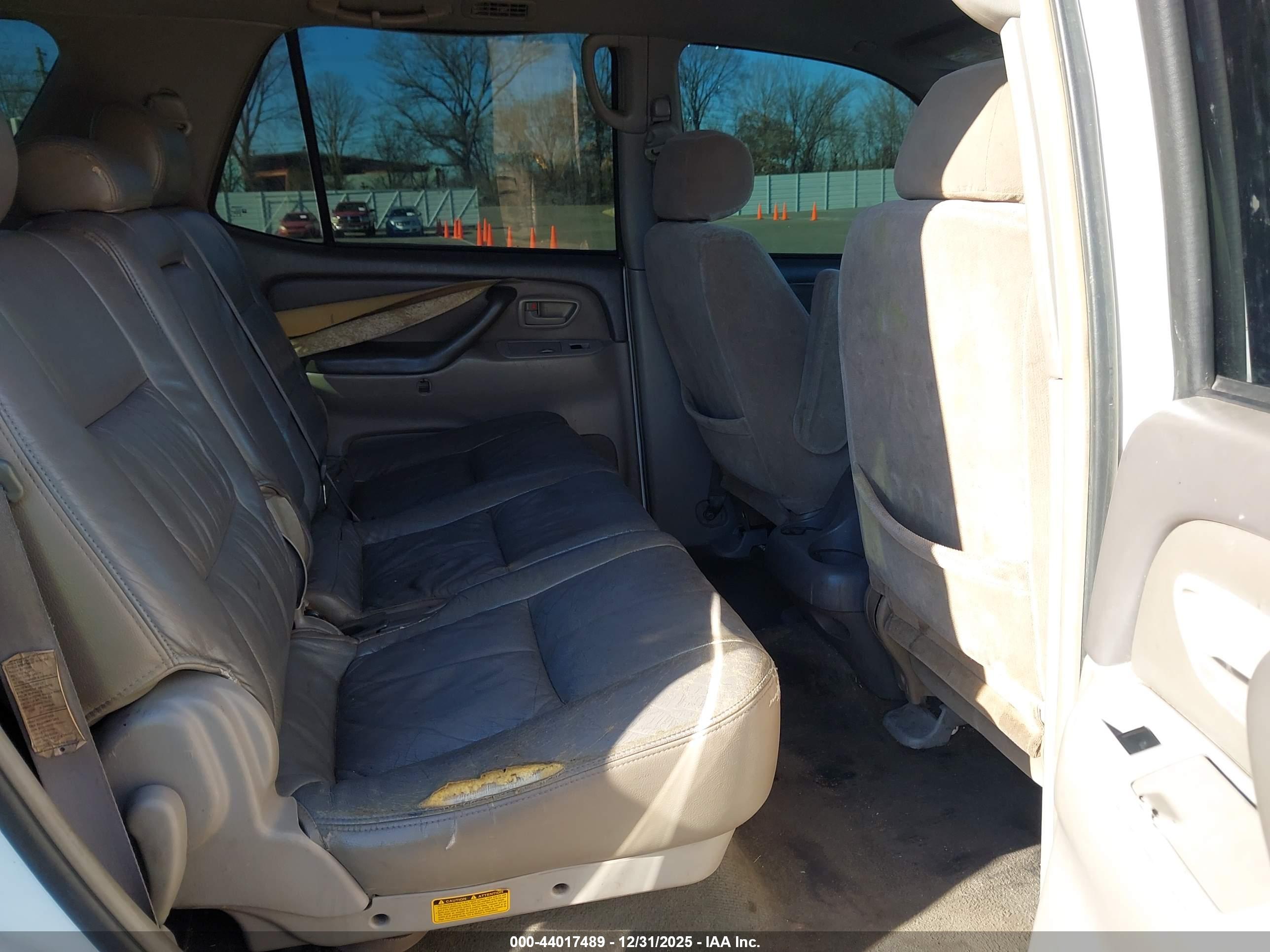 TOYOTA SEQUOIA image 8