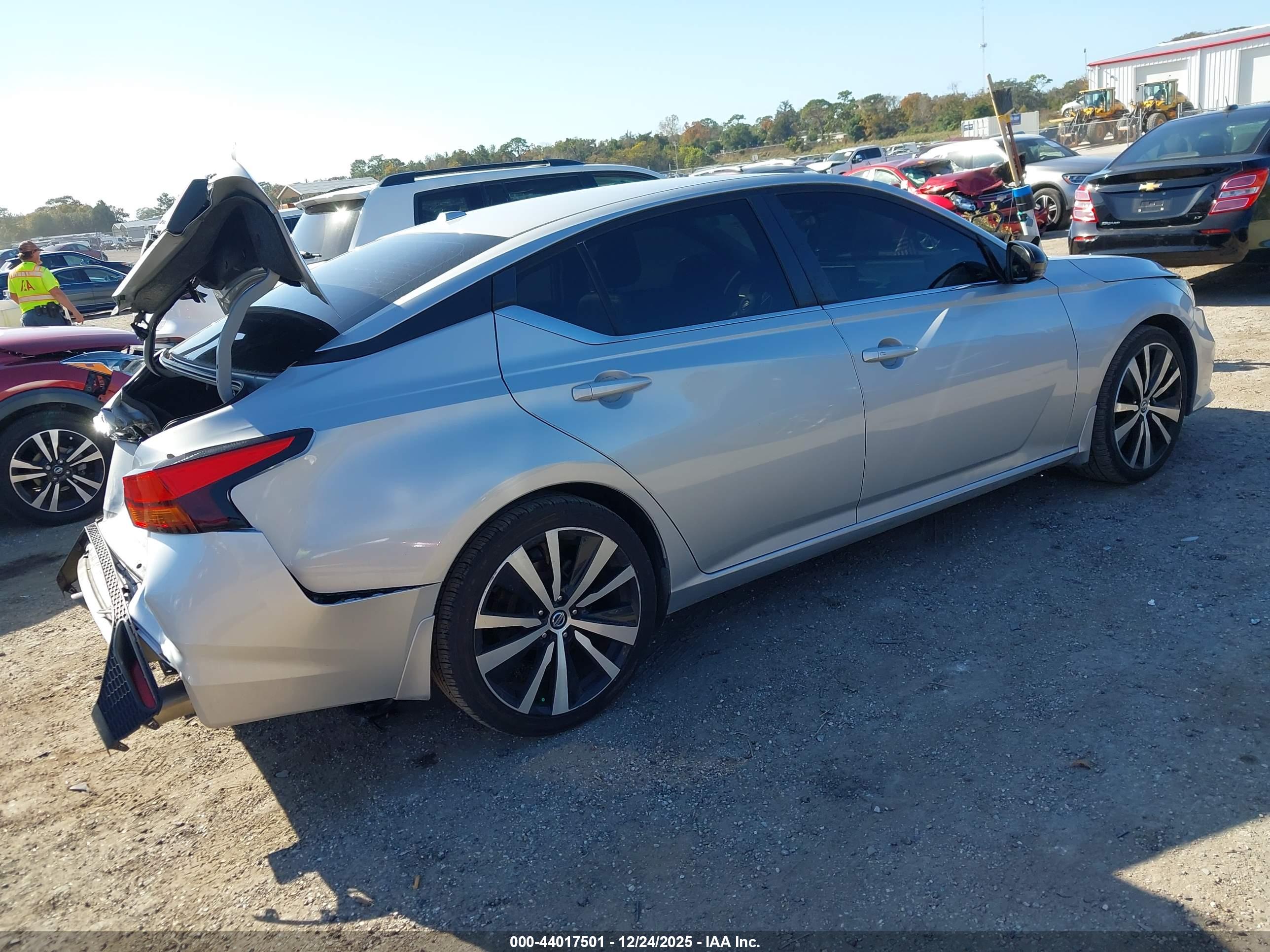 NISSAN ALTIMA image 4